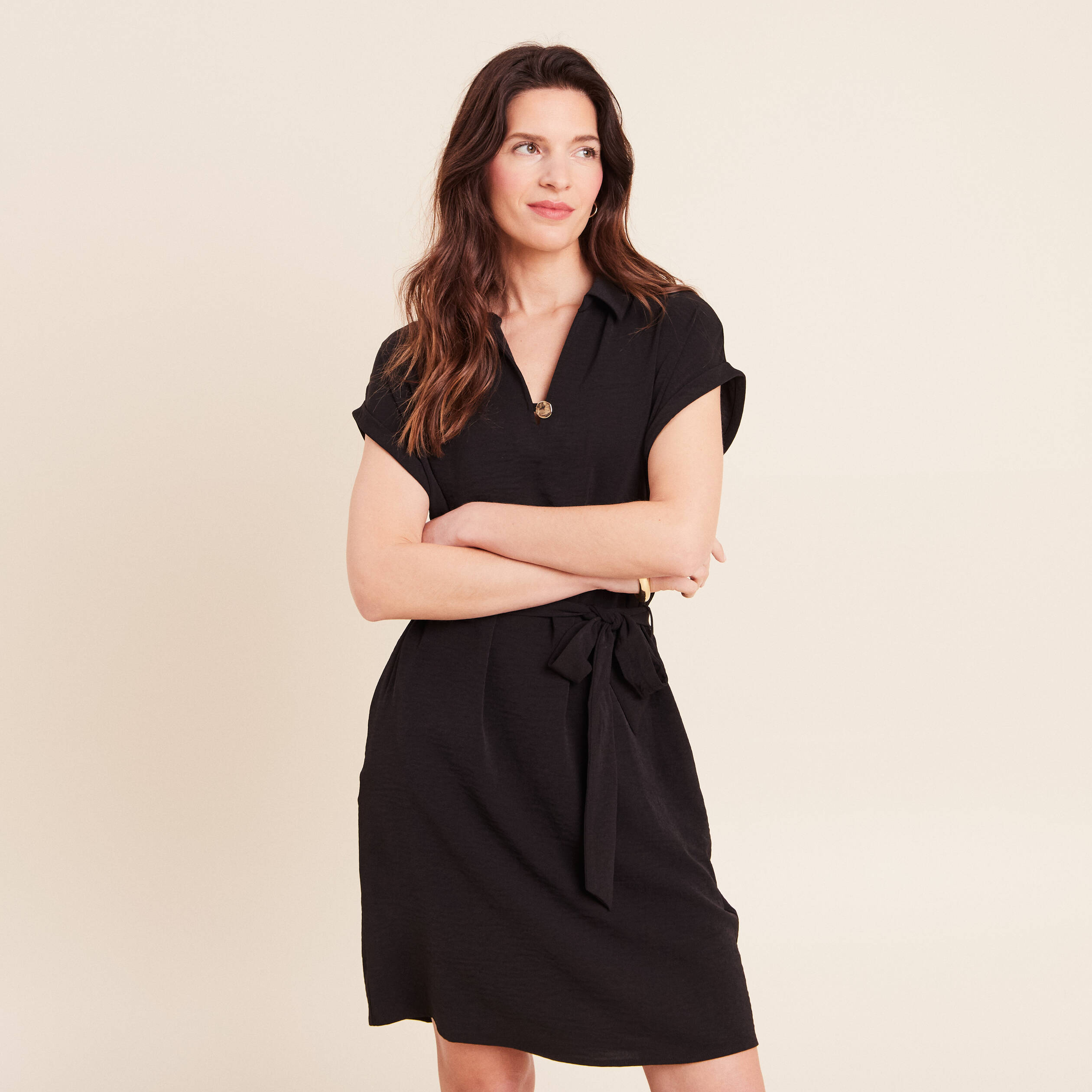 Robe droite courte manches courtes noir femme