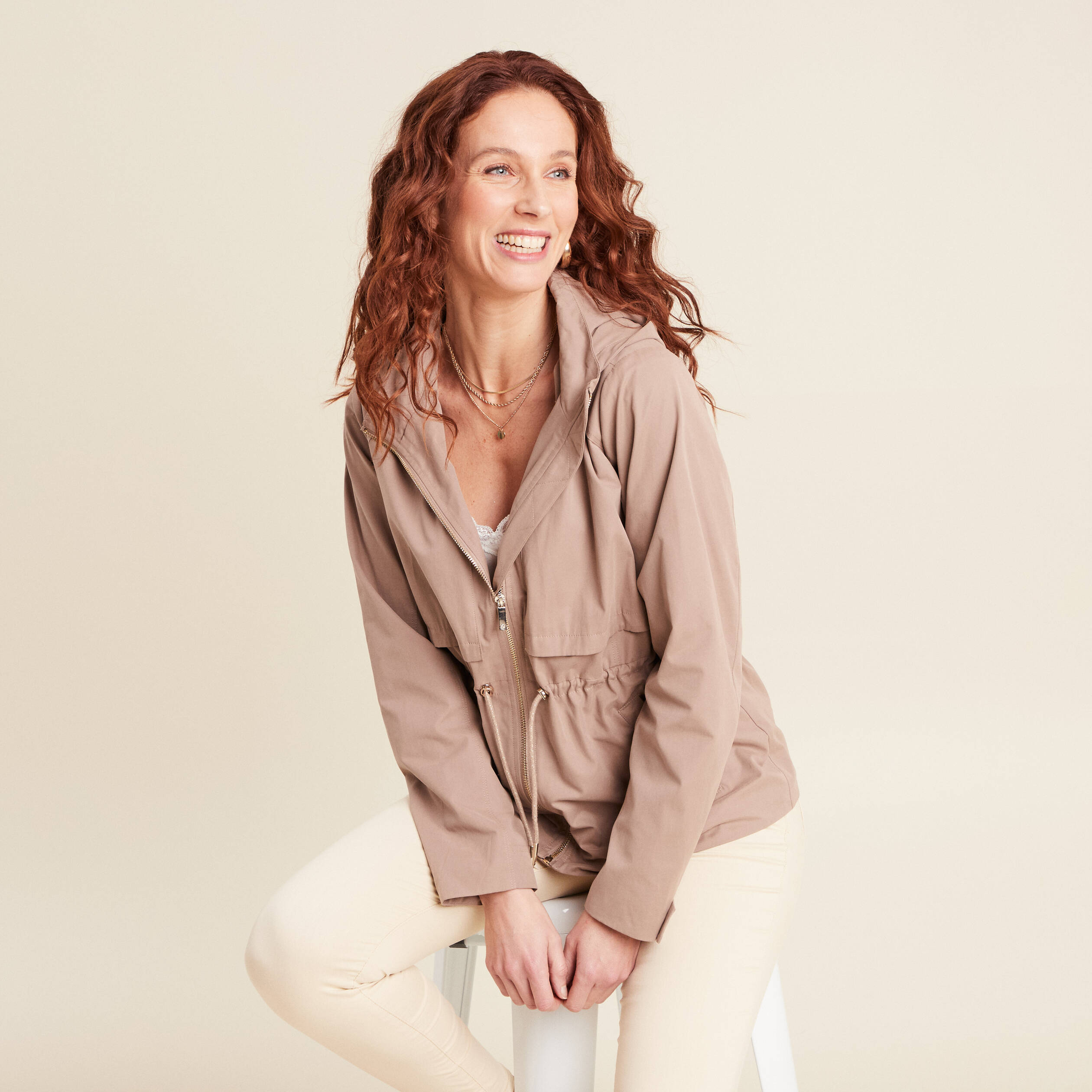 parka cintree a capuche taupe femme Parka cintrée à capuche taupe femme
