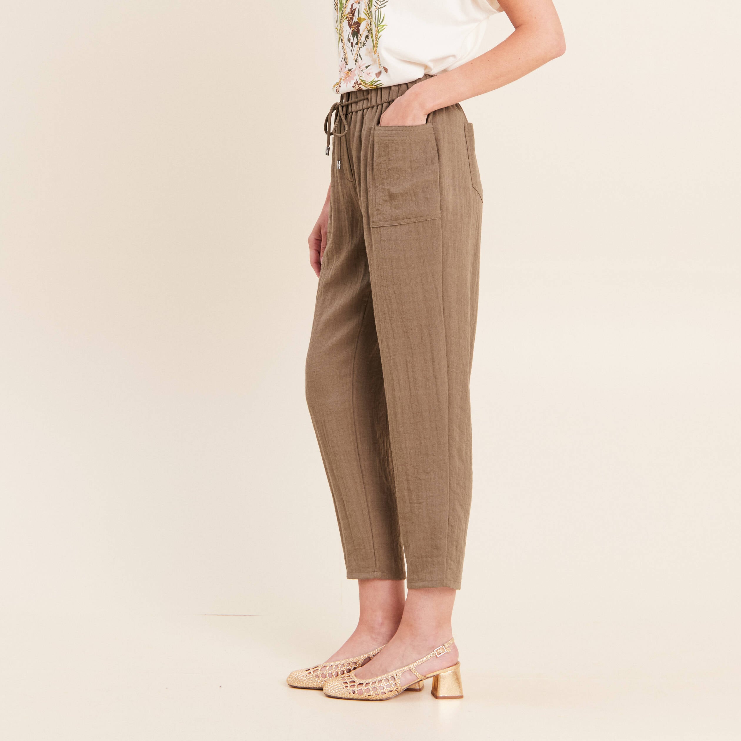 Pantalon mom 7/8&egrave;me en coton vert kaki femme