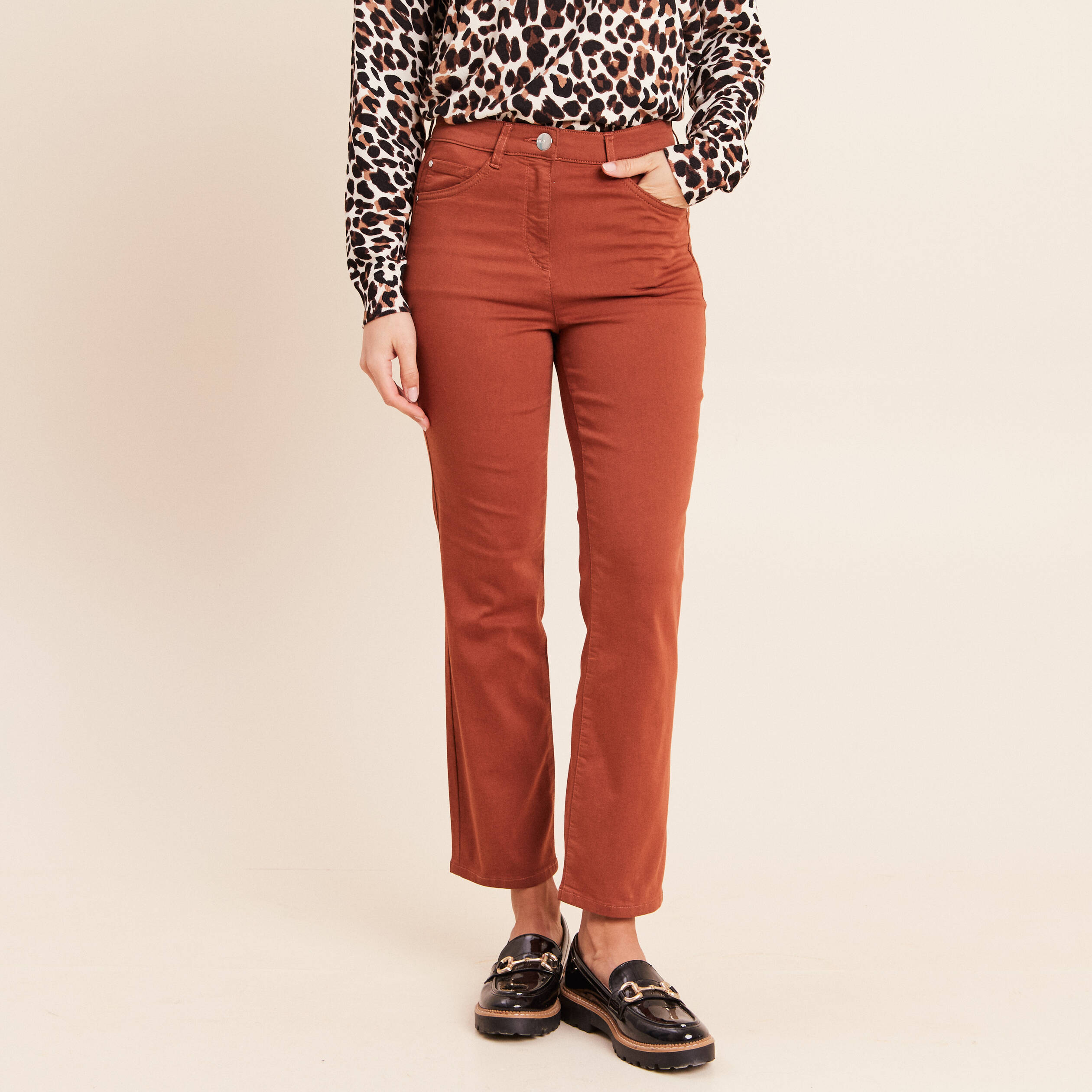 Pantalon magique Le L&eacute;ger coupe droite marron fonc&eacute; femme
