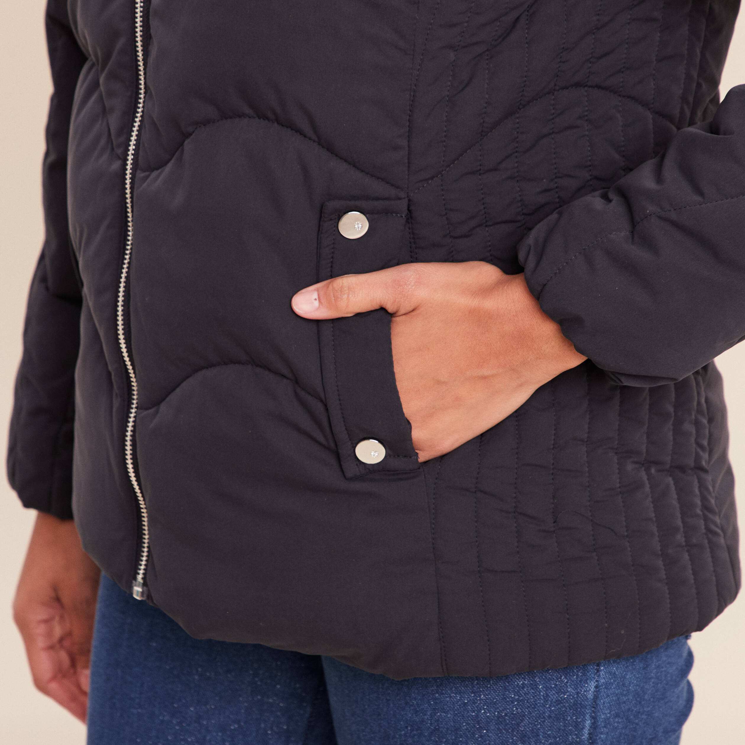 Doudoune cintr&eacute;e courte bleu fonc&eacute; femme