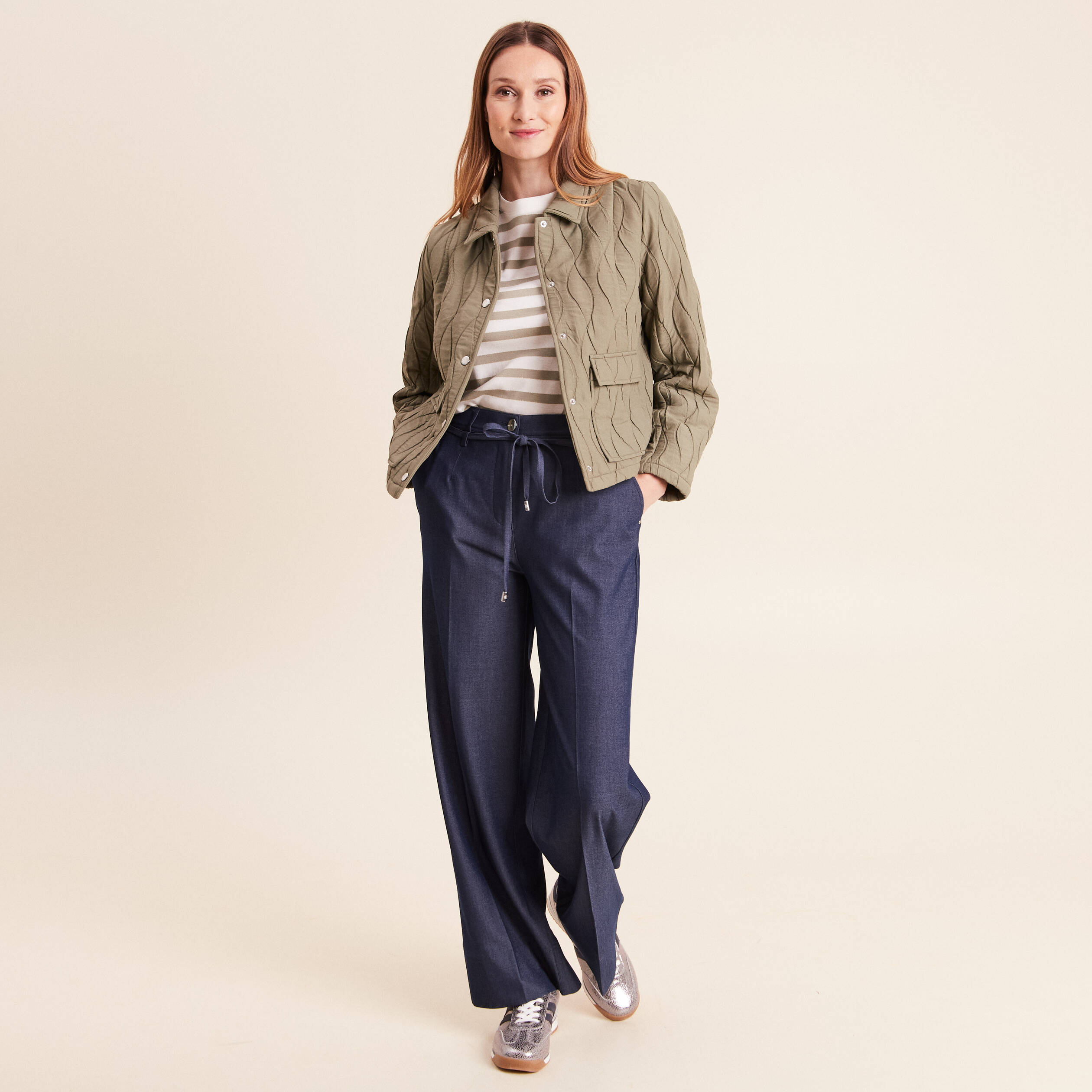 Veste courte droite manches longues vert kaki femme