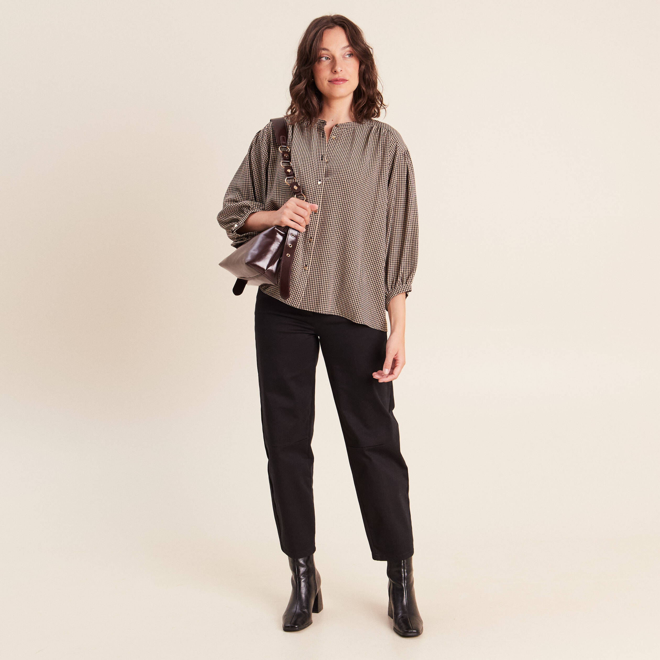 Chemise ample col rond manches longues noir femme