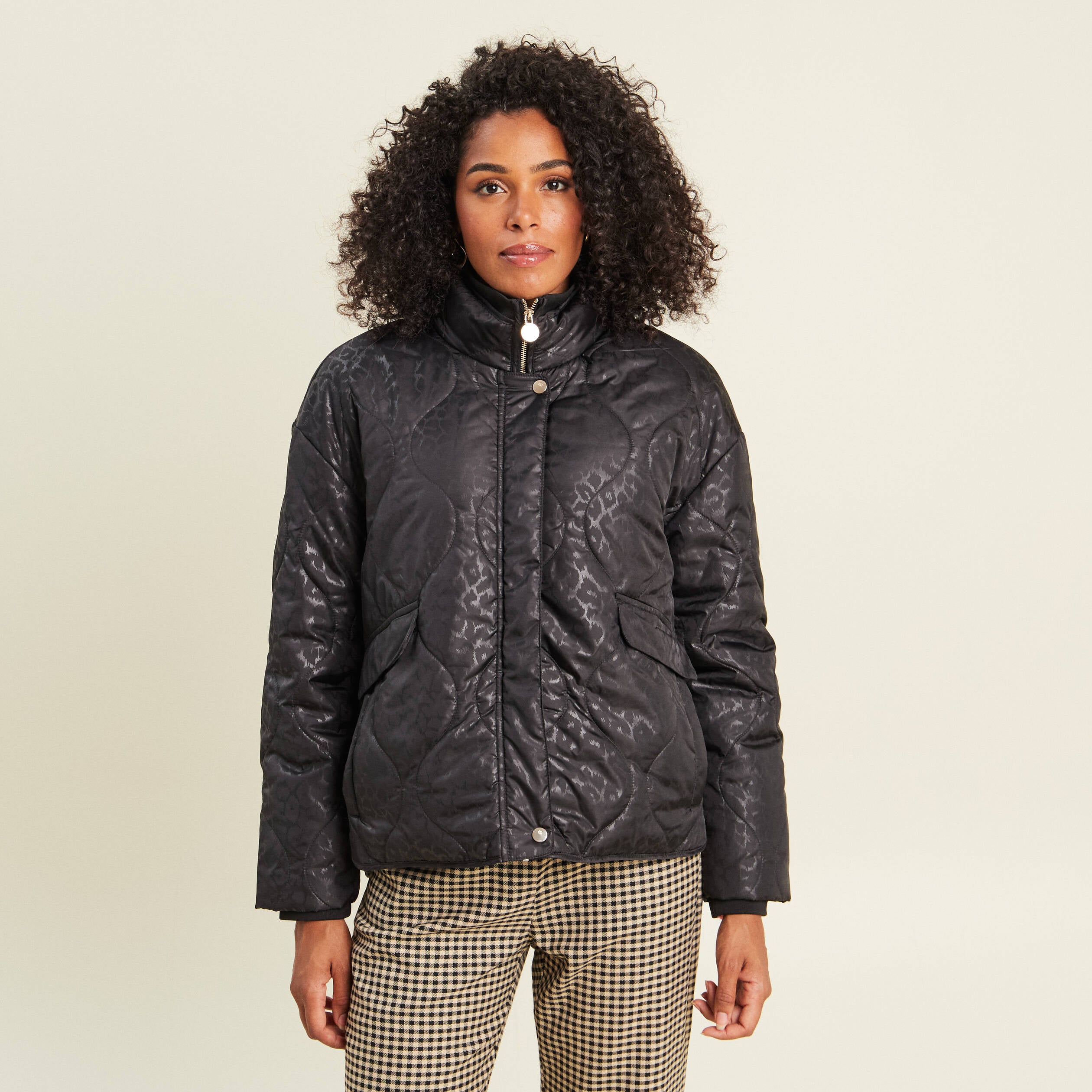 Doudoune ample courte &agrave; capuche noir femme
