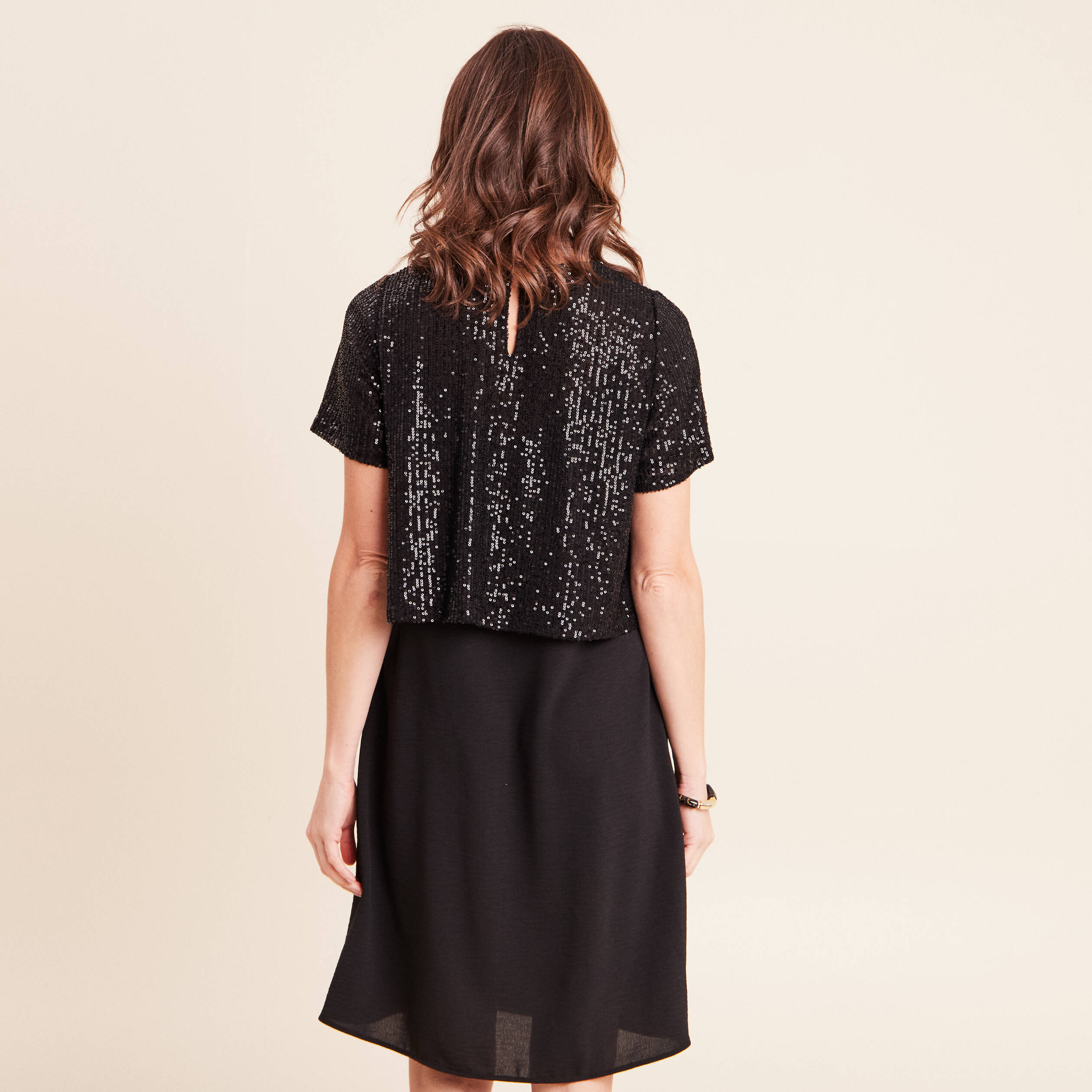 Robe courte &eacute;vas&eacute;e col rond 2 en 1 noir femme