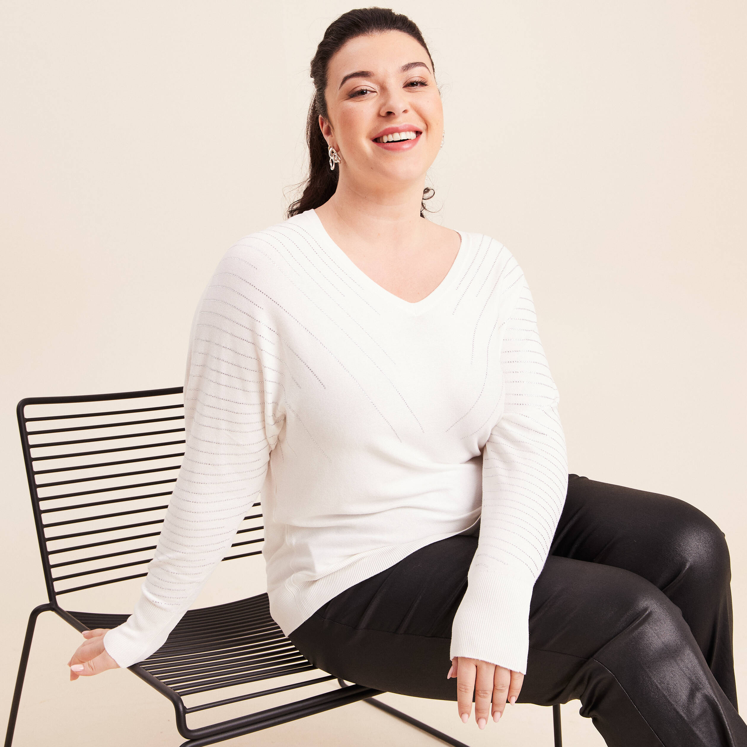 Pull ajust&eacute; col bateau strass ecru femme