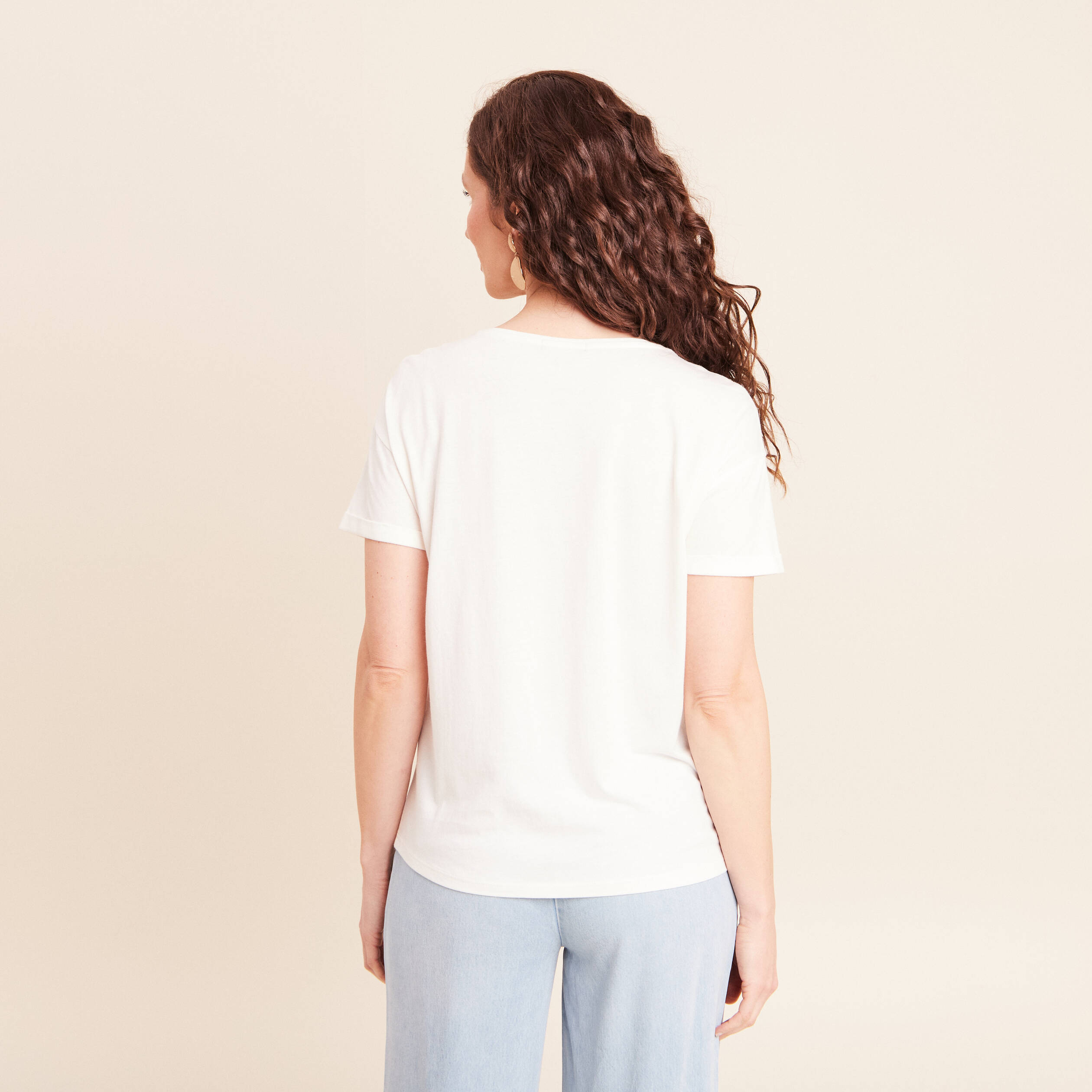 T-shirt col rond manches courtes brod&eacute; ecru femme