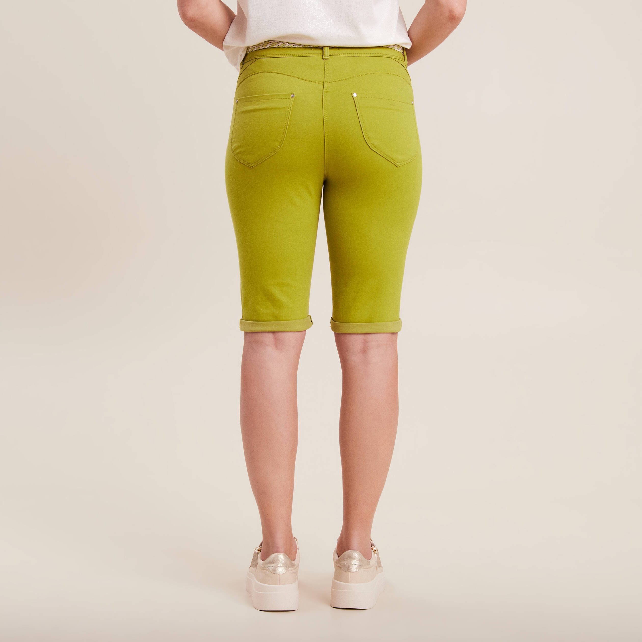 Bermuda ajusté ceinturé vert olive femme