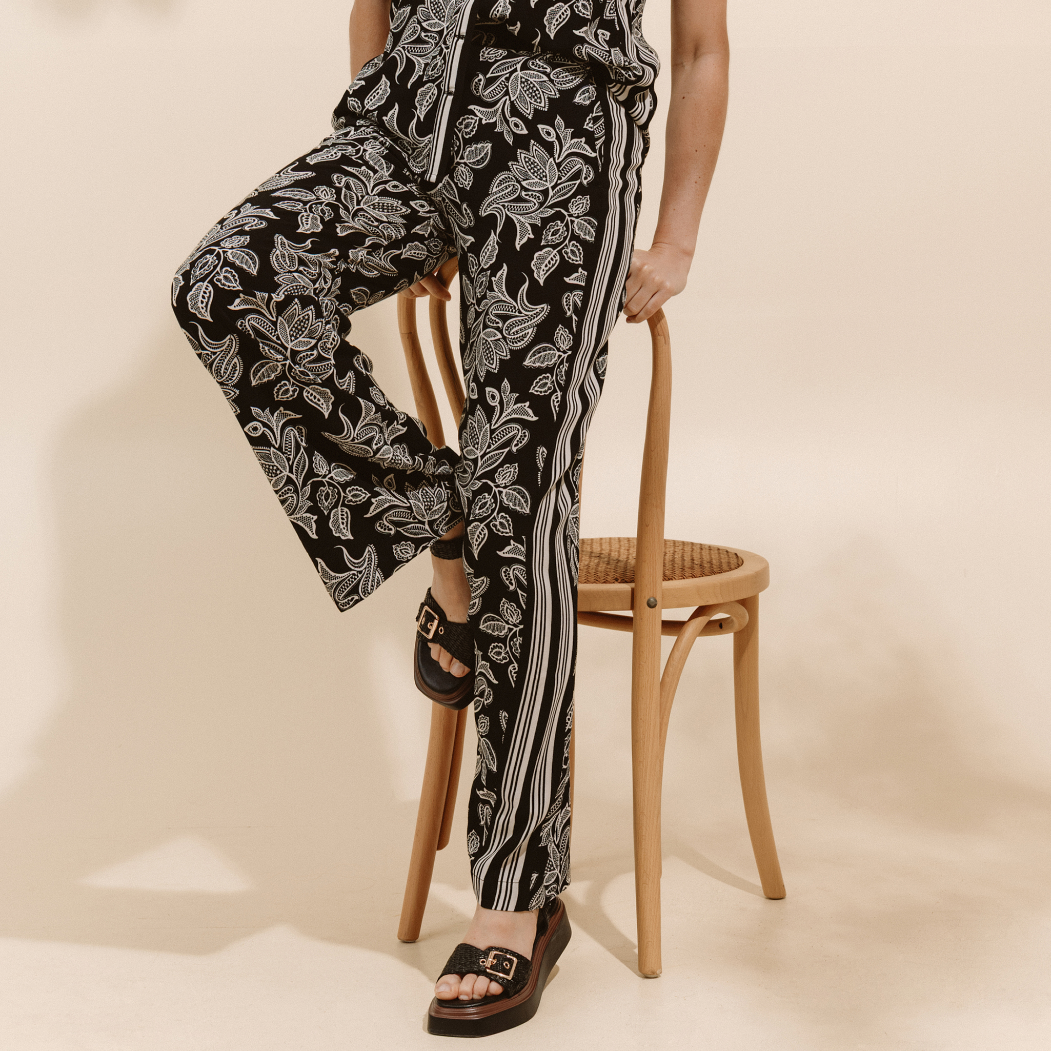 Pantalon fluide coupe large noir femme