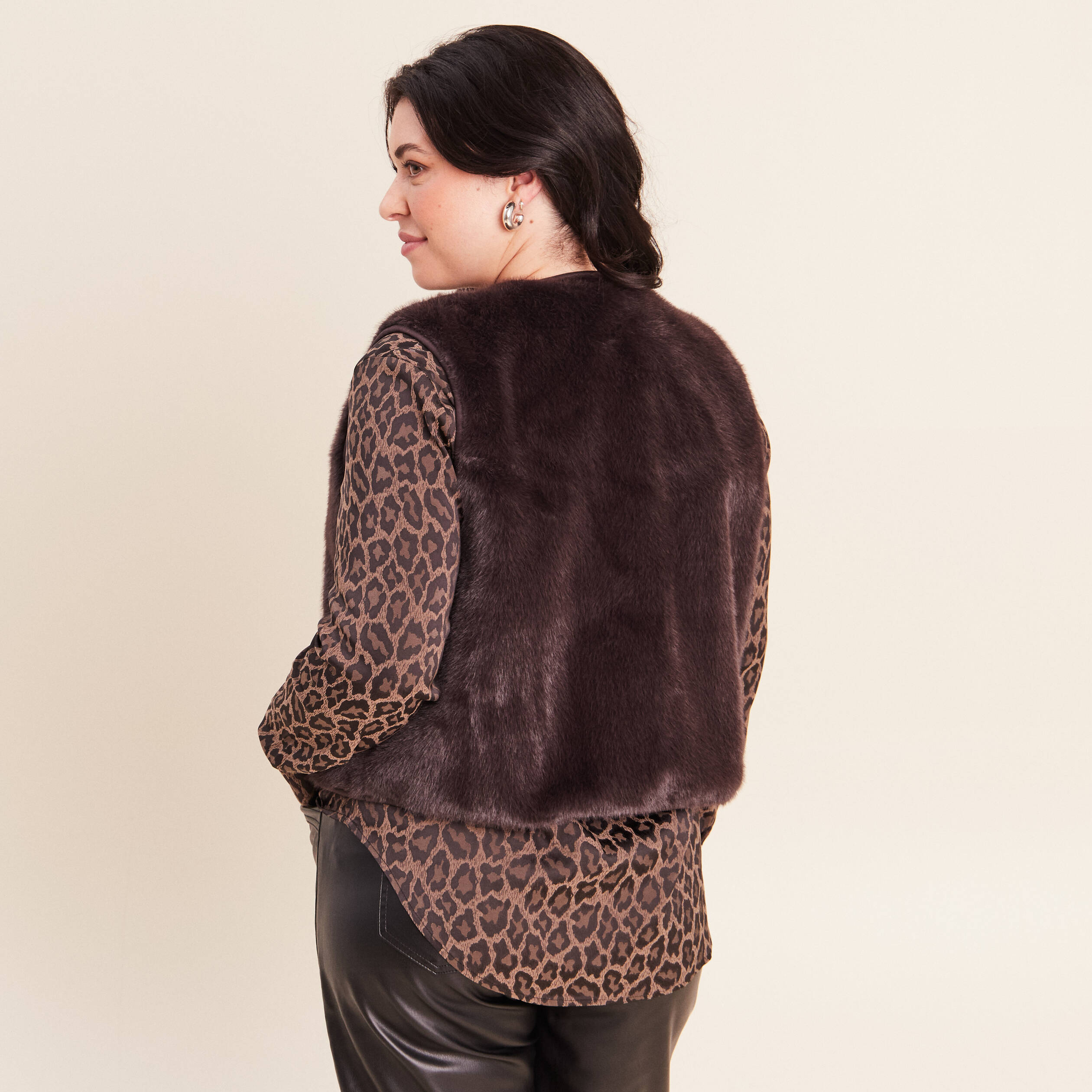 Gilet droit sans manches fausse fourrure marron fonc&eacute; femme