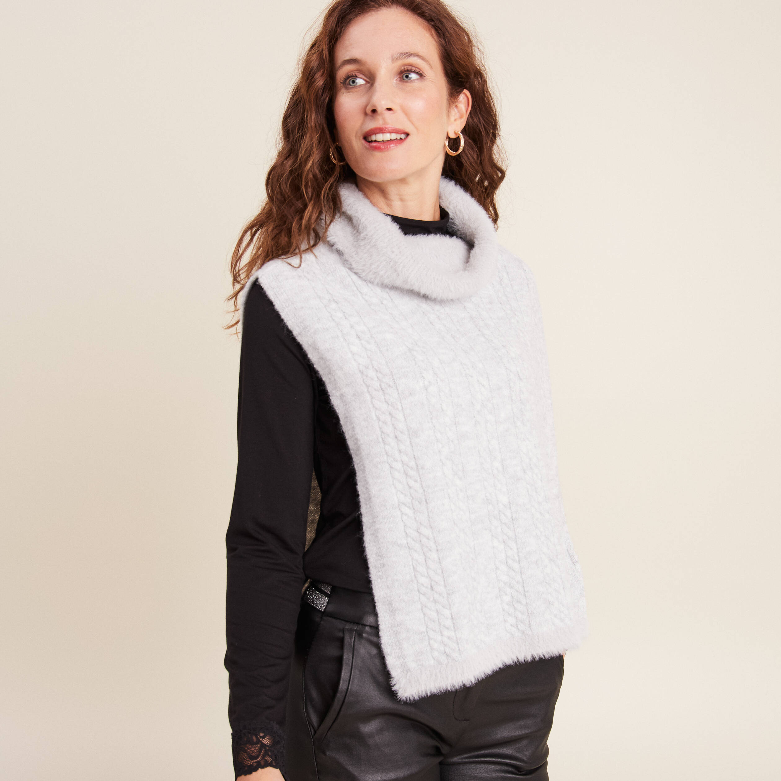 Col roulé à torsades gris clair femme