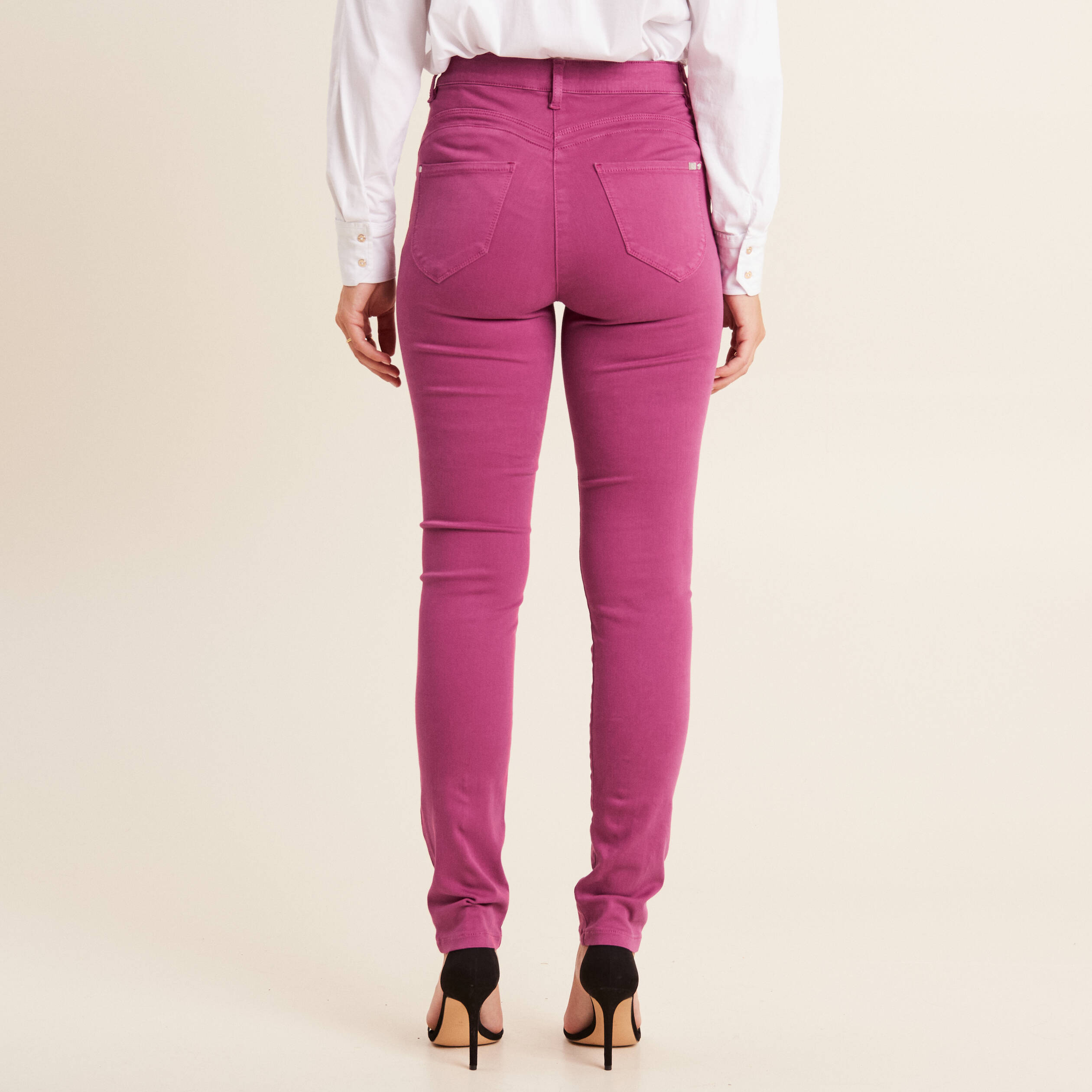 Jean magique ajusté taille standard rose framboise femme