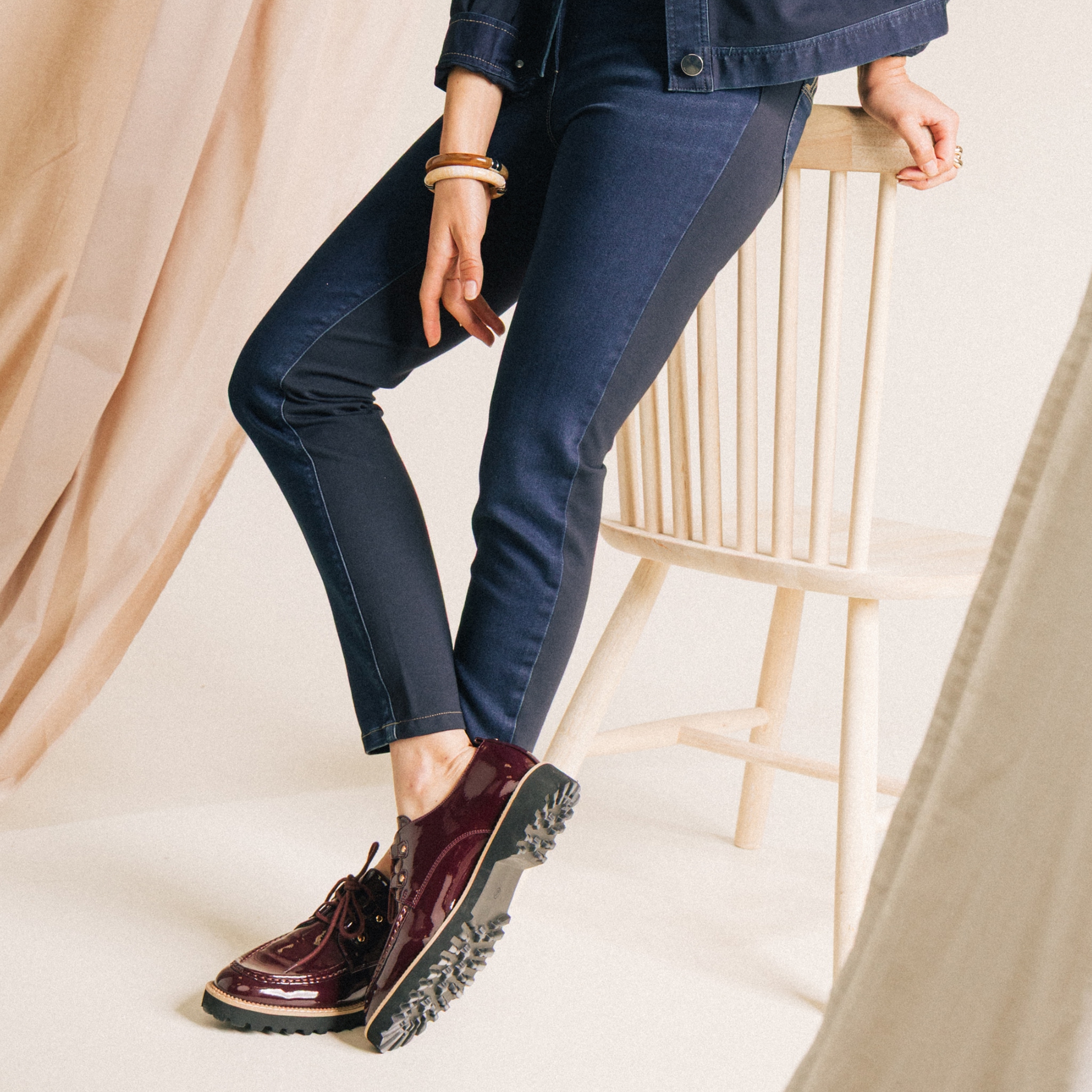 Jean coupe ajust&eacute;e effet bi-mati&egrave;re denim brut femme