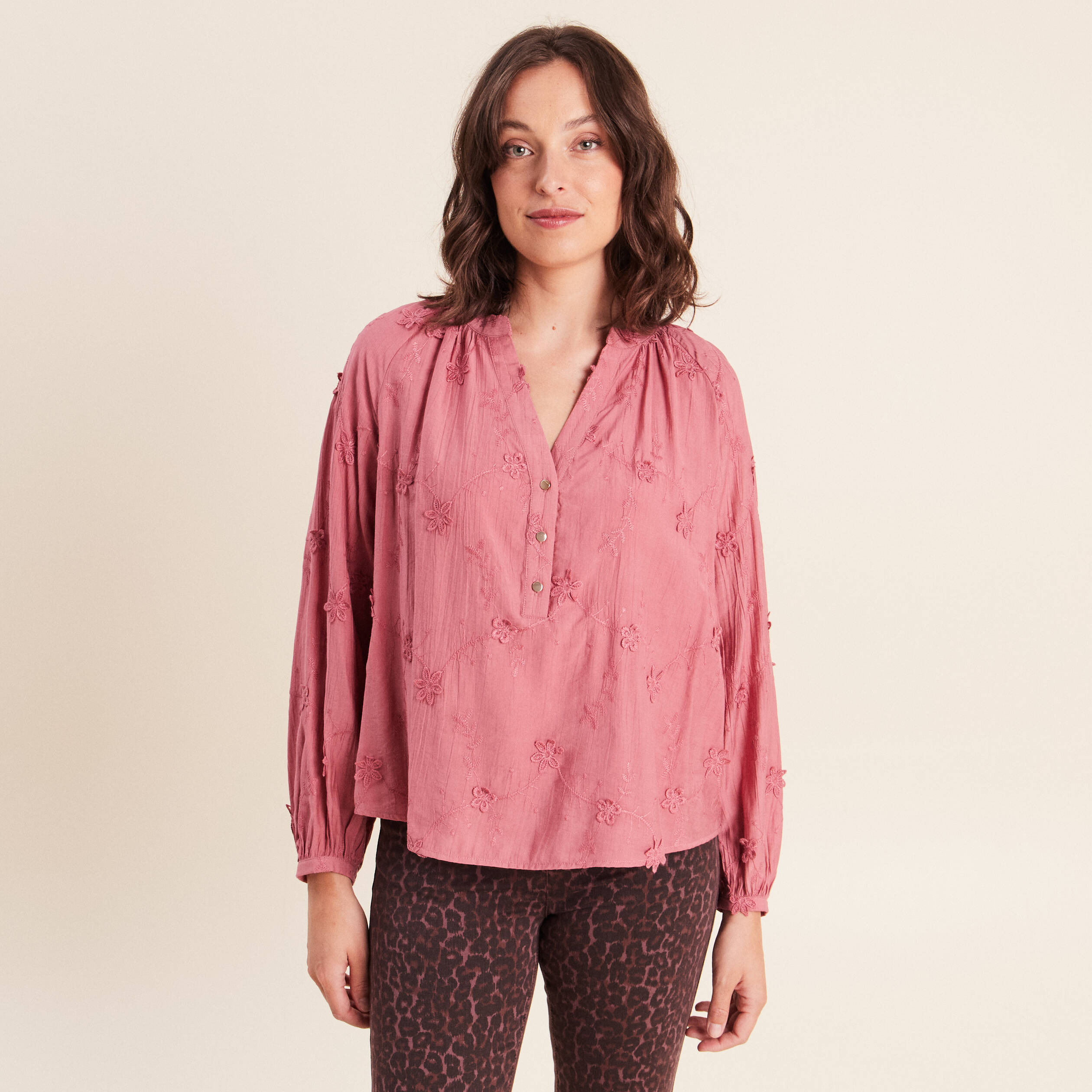 Blouse ample manches longues brod&eacute;e mauve femme