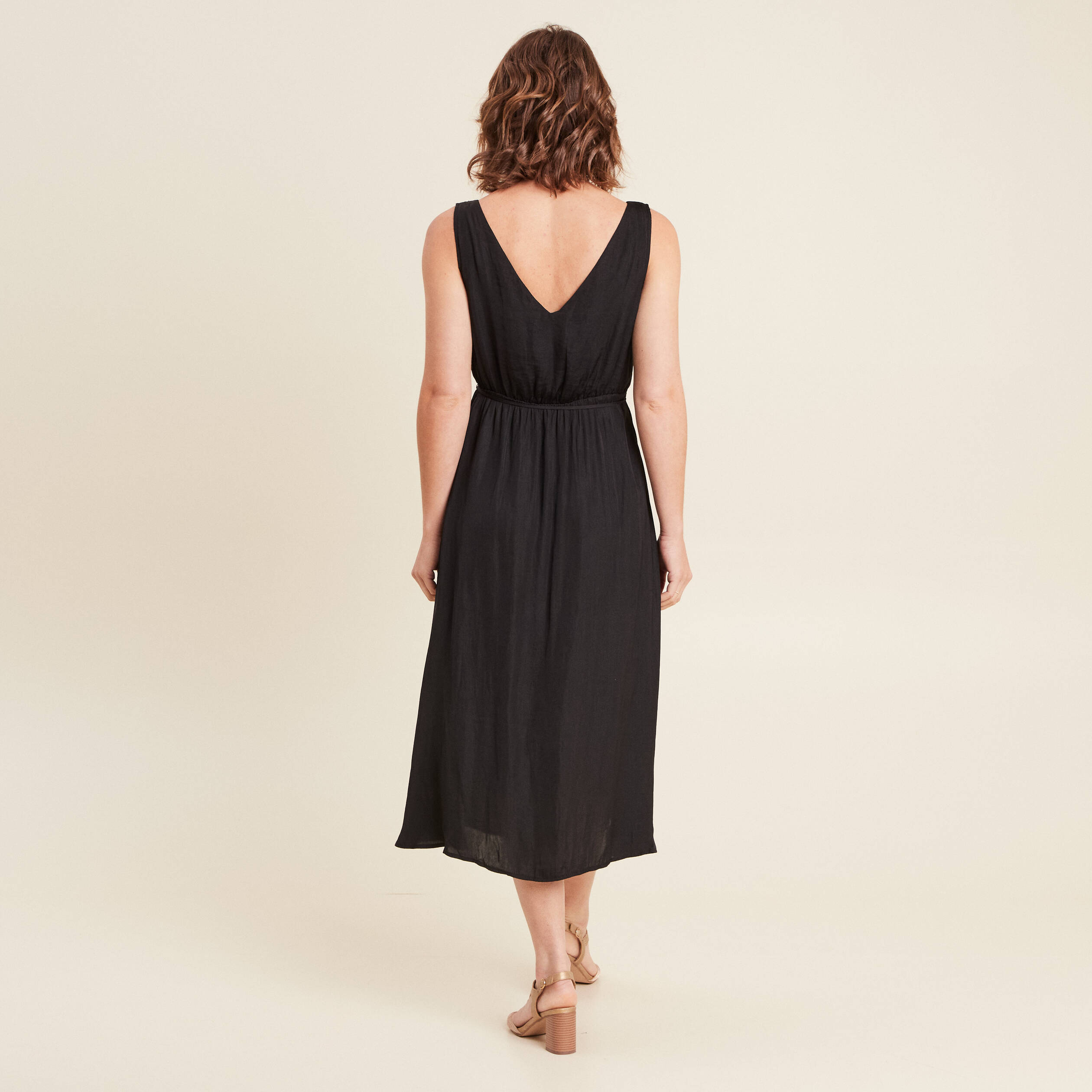 Robe midi évasée satin noir femme
