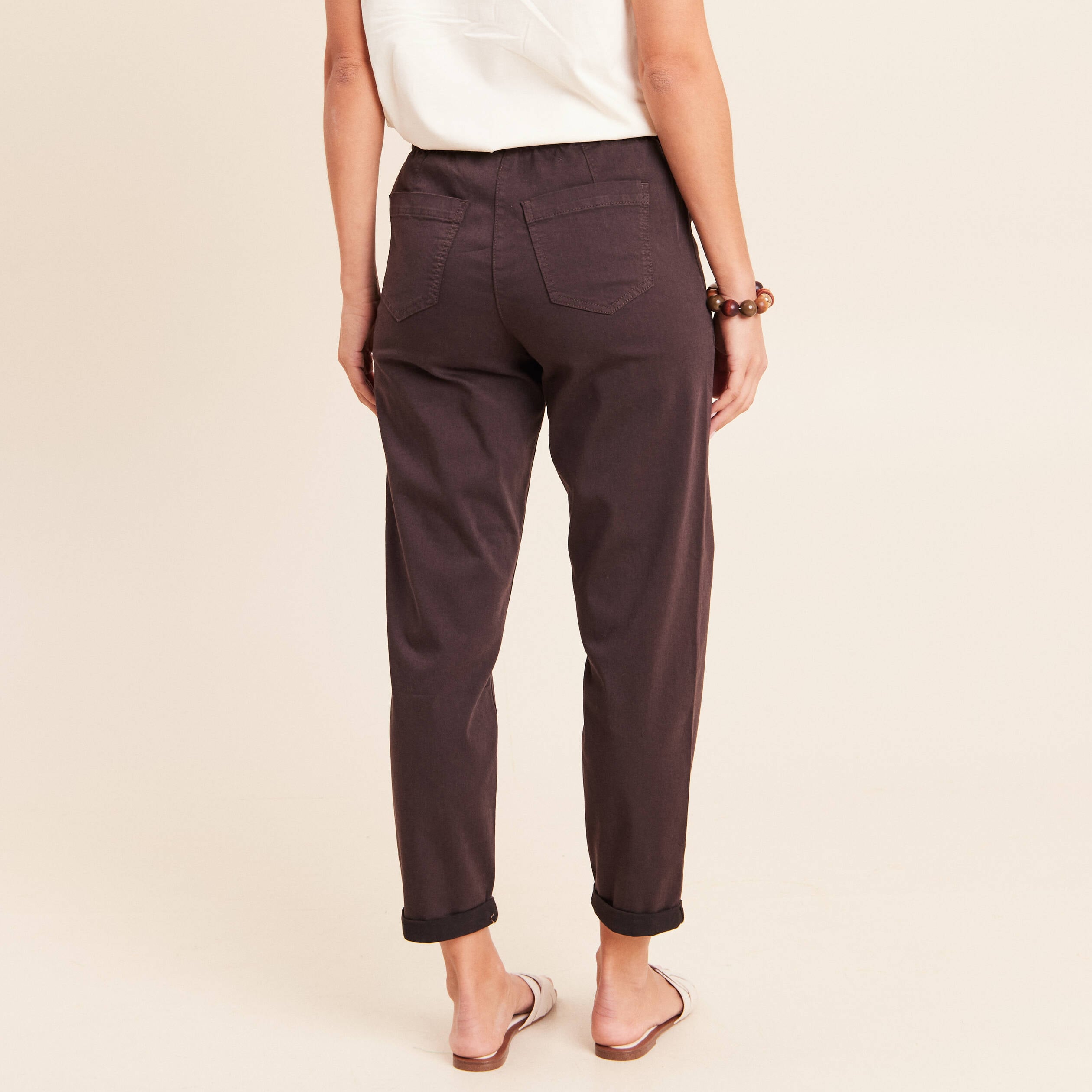 Pantalon coupe mom 7/8&egrave;me marron fonc&eacute; femme