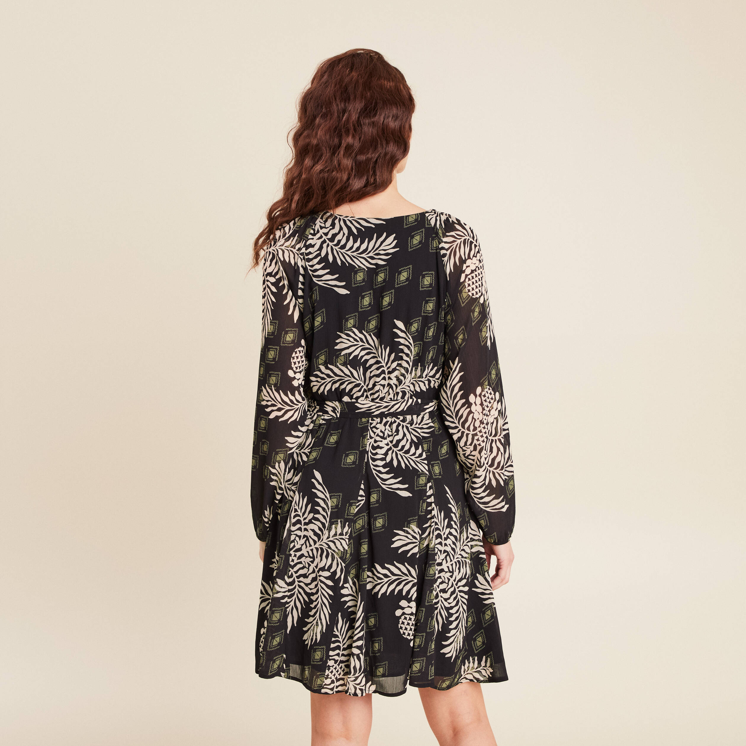 Robe &eacute;vas&eacute;e manches 3/4 noir femme