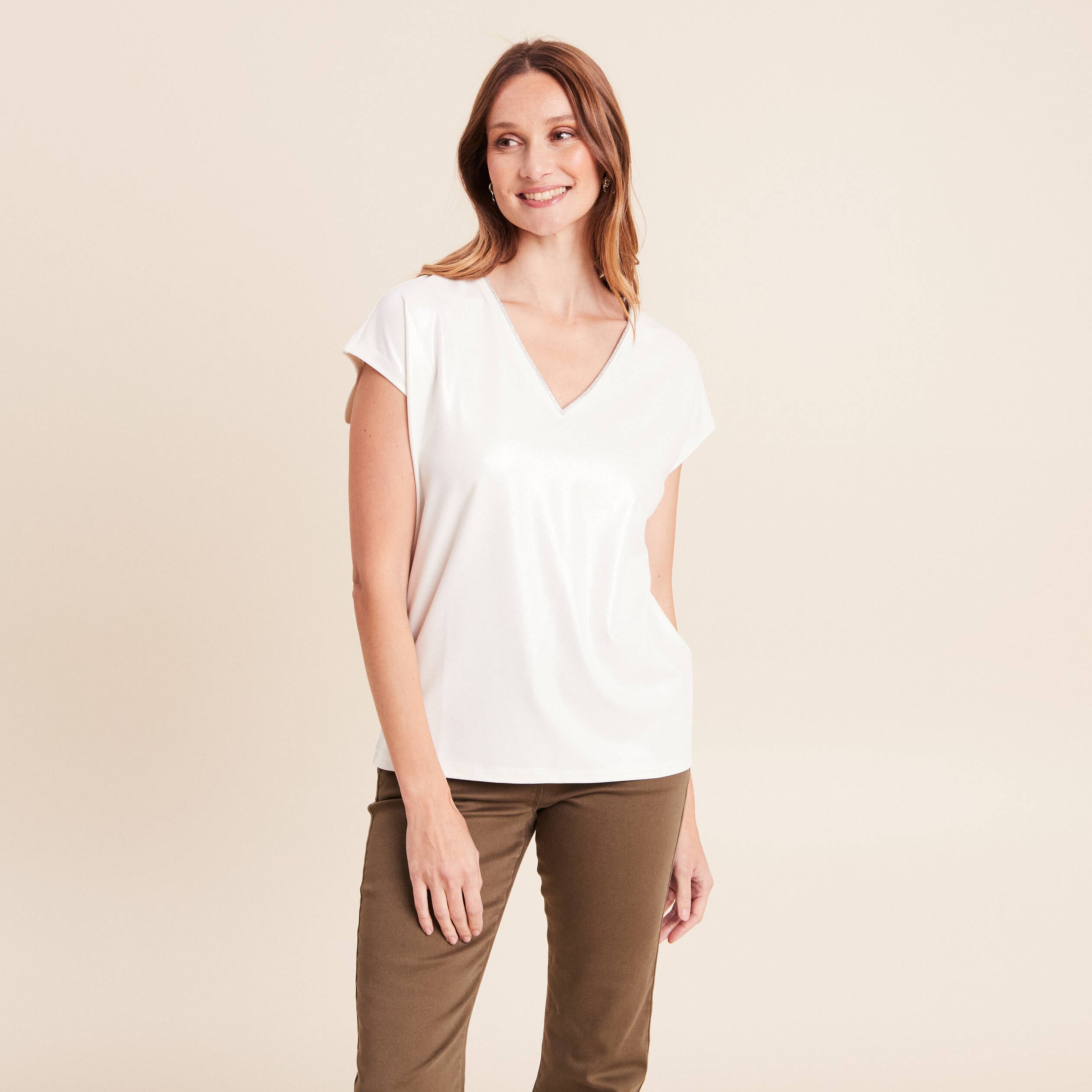 T-shirt col V manches courtes ecru femme