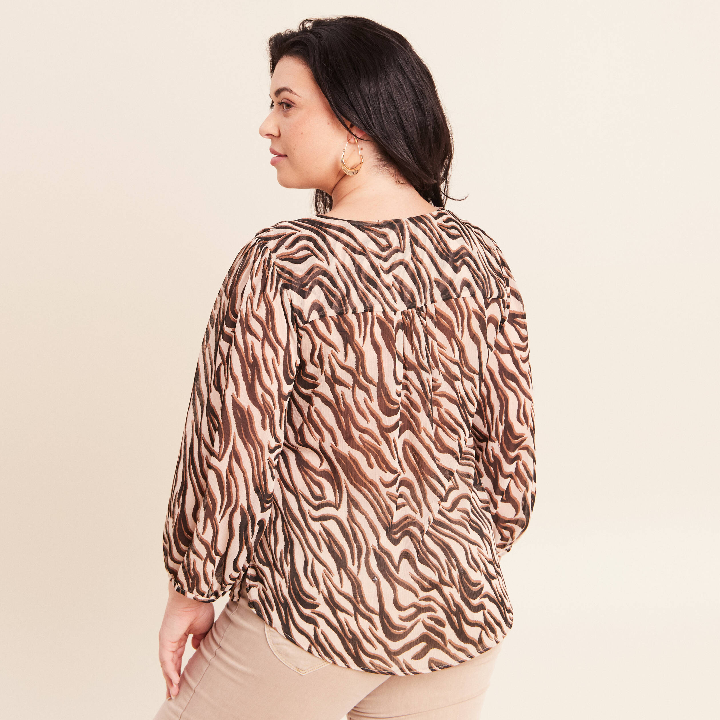 Blouse ample col v en voile manches 3/4 noir femme
