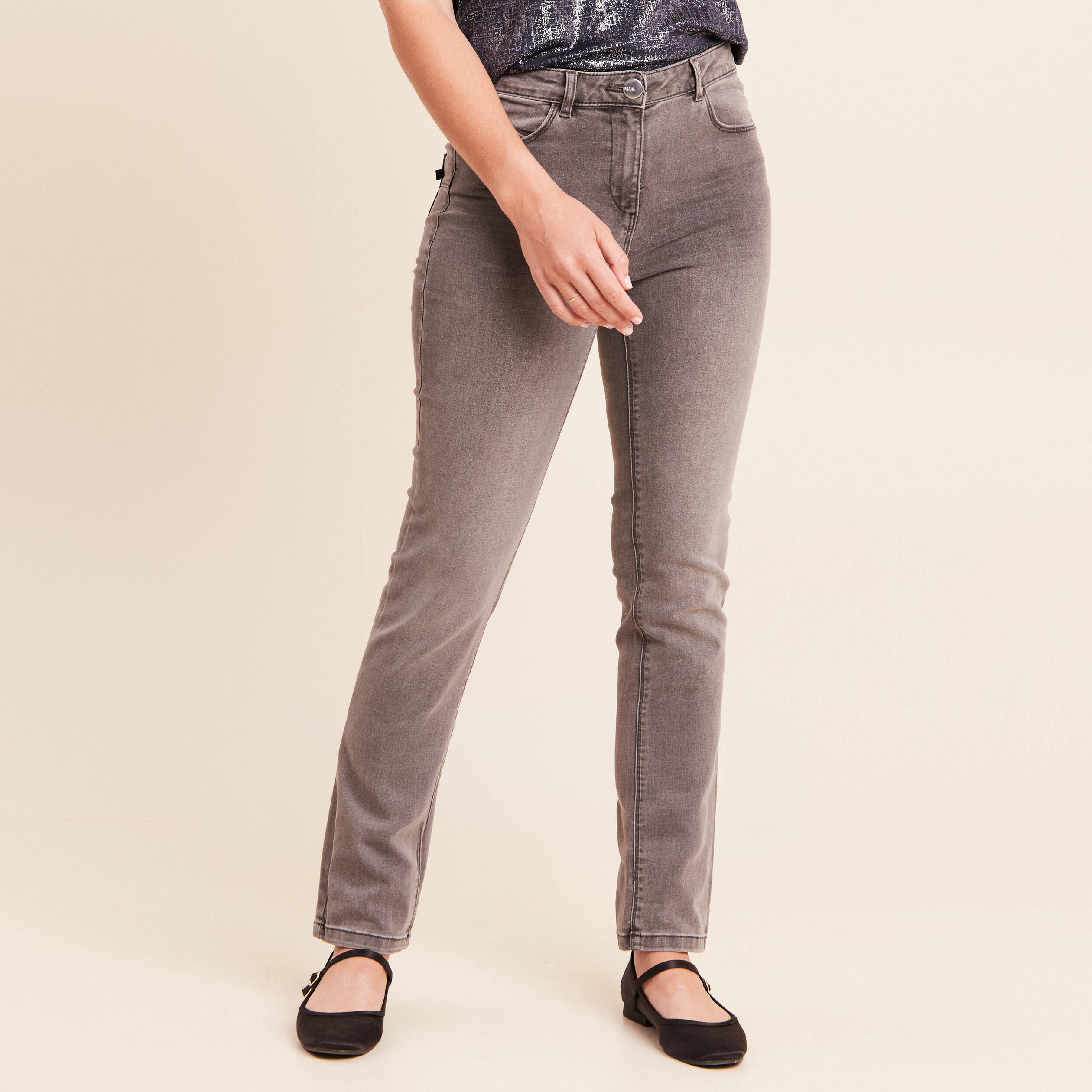 Jean coupe ajust&eacute;e long gris femme