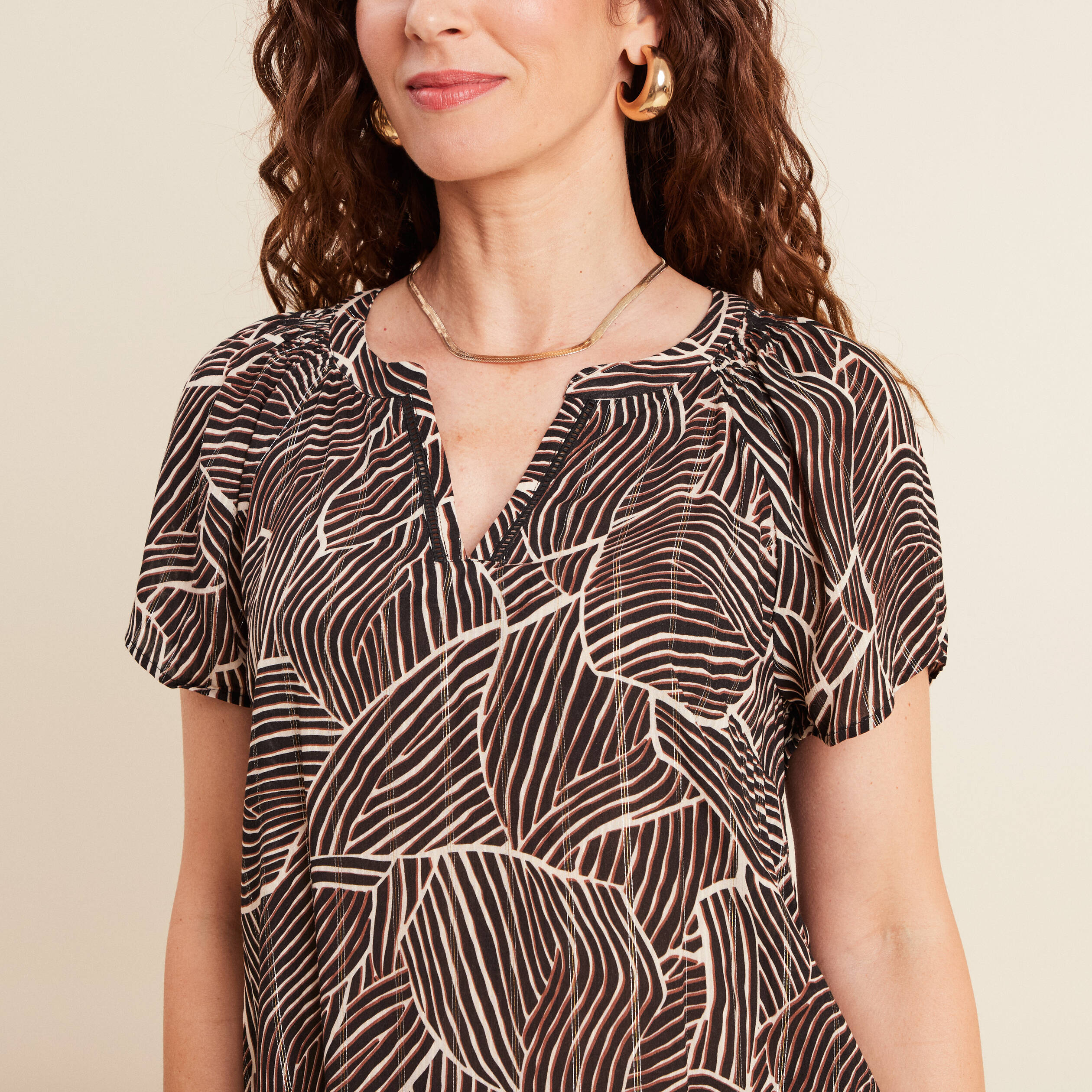Blouse fluide col v manches courtes noir femme