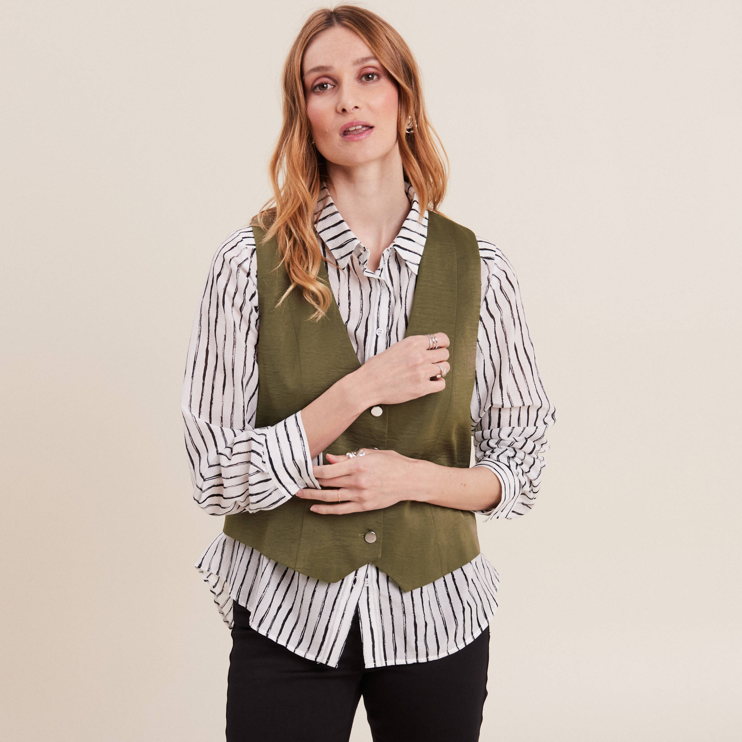 veston sans manches satin vert olive femme Veston sans manches satin vert olive femme