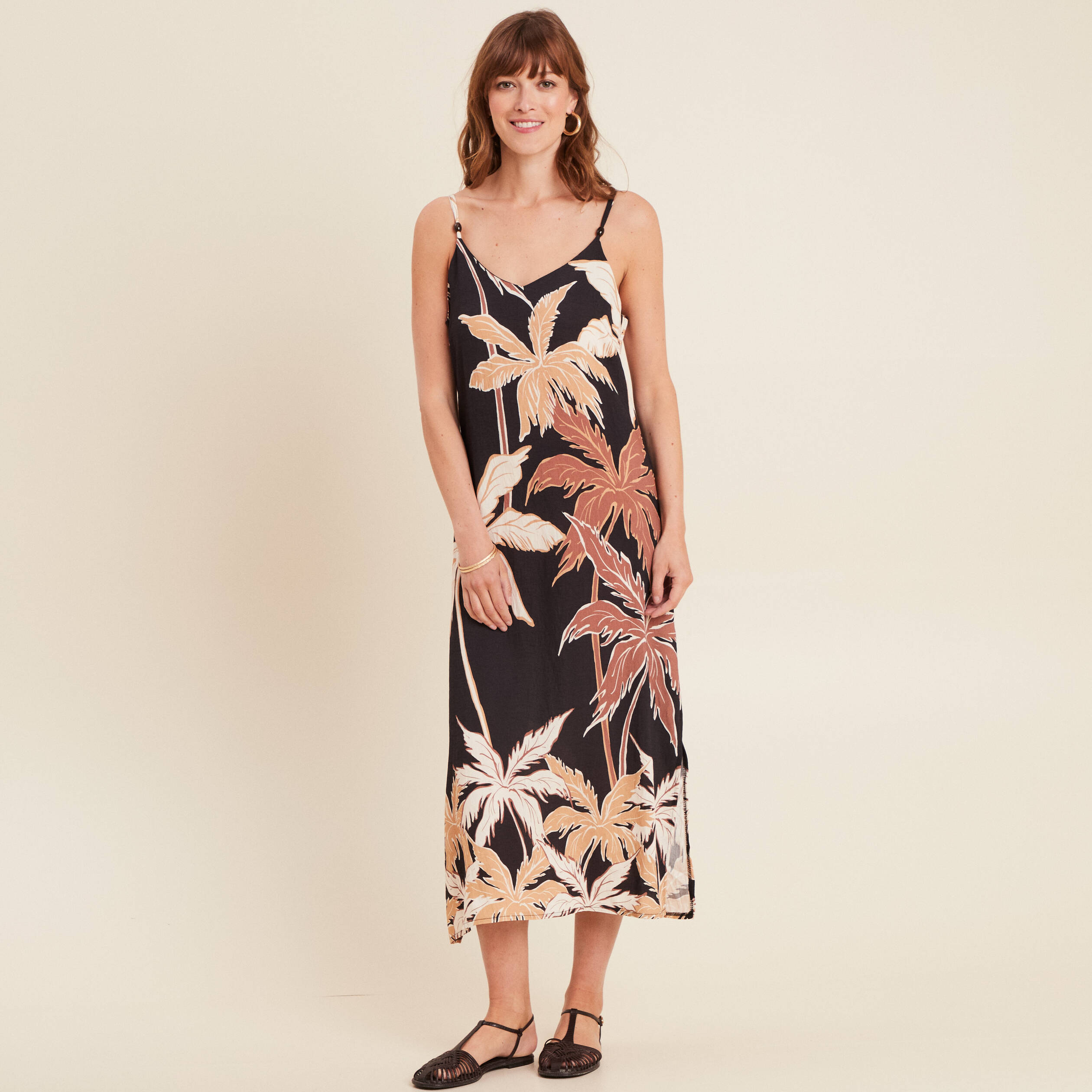 Robe &eacute;vas&eacute;e fines bretelles noir femme