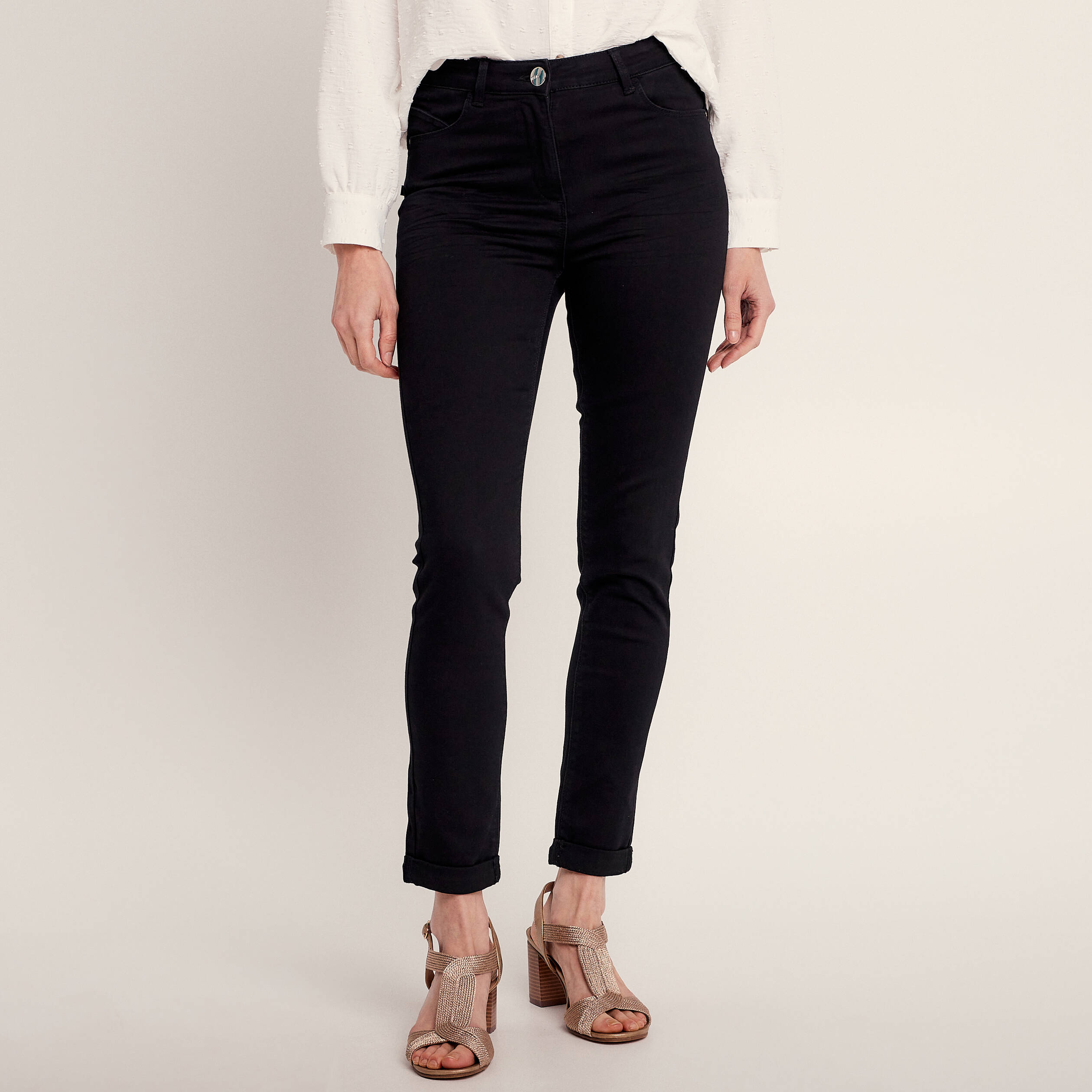 Jean ajusté taille standard 7/8ème noir femme