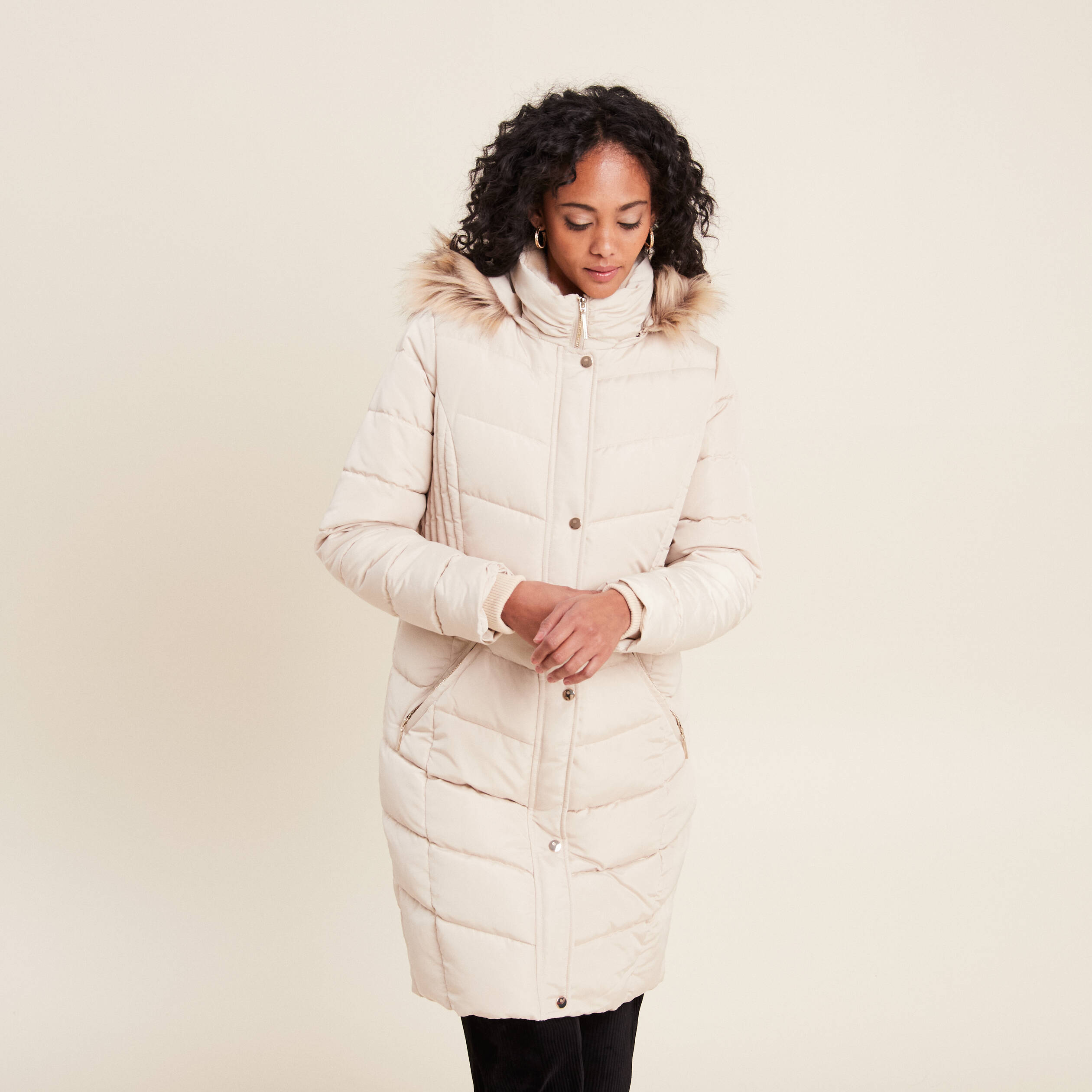 doudoune deperlante longue a capuche beige femme Doudoune déperlante longue à capuche beige femme