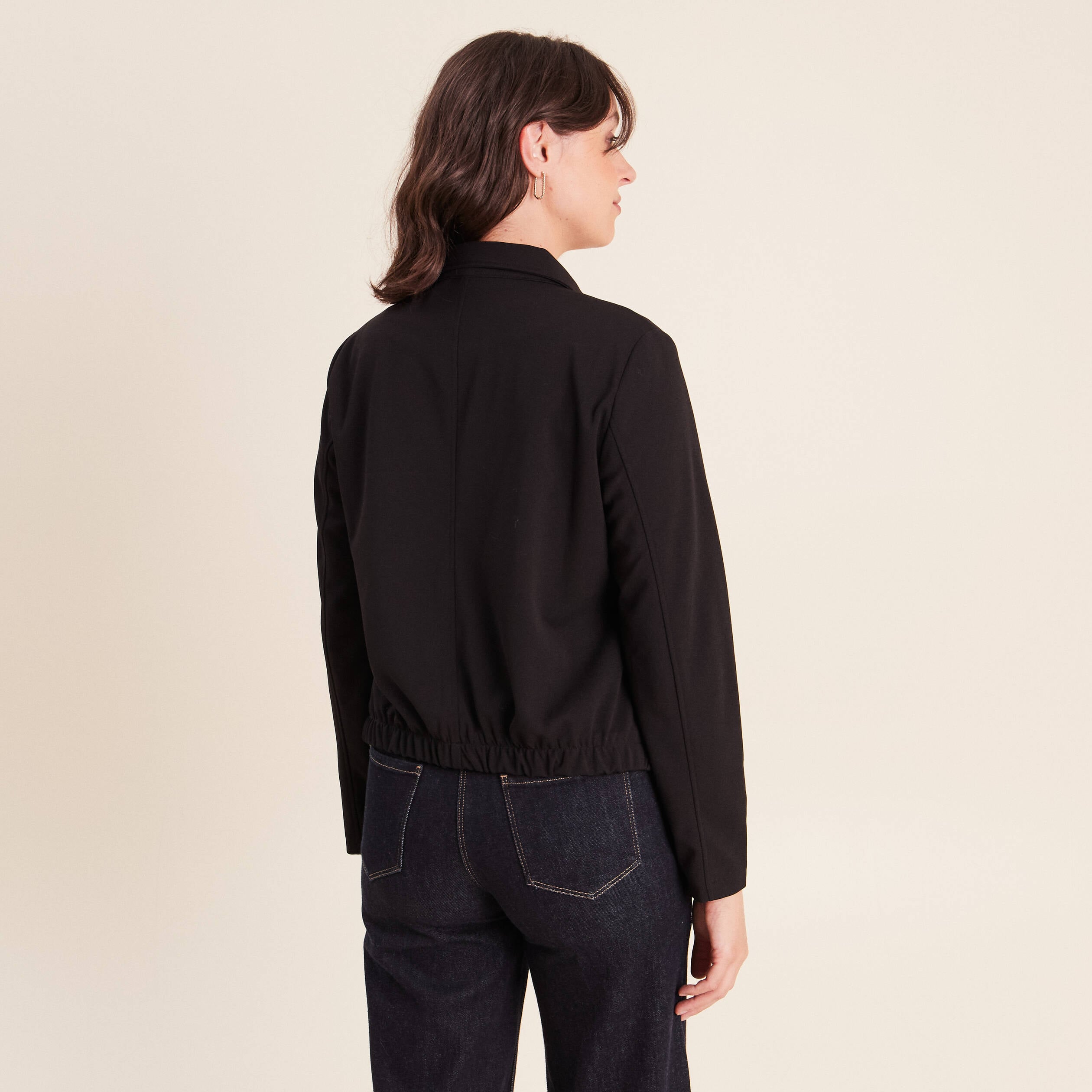 Veste courte droite manches longues noir femme