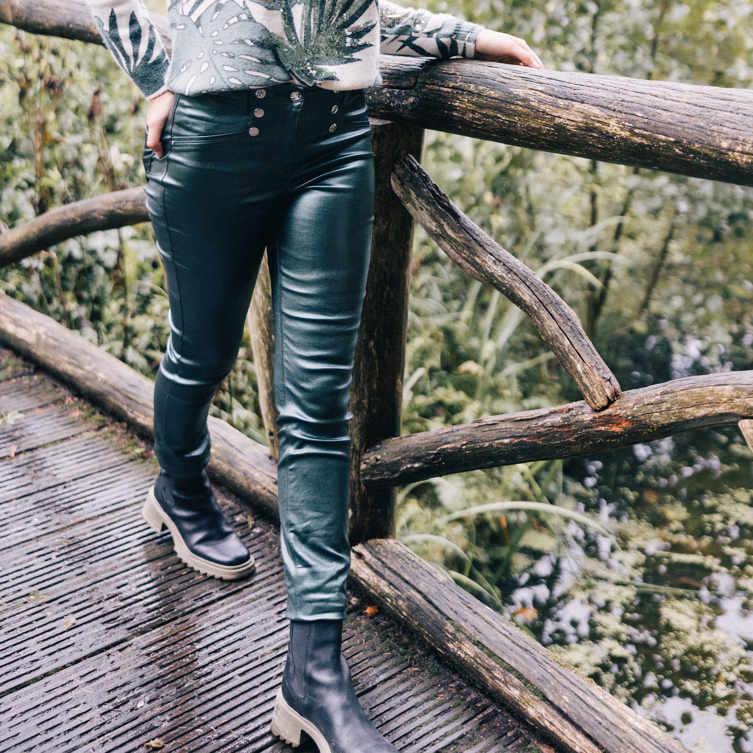 Pantalon ajusté enduit à pont vert foncé femme