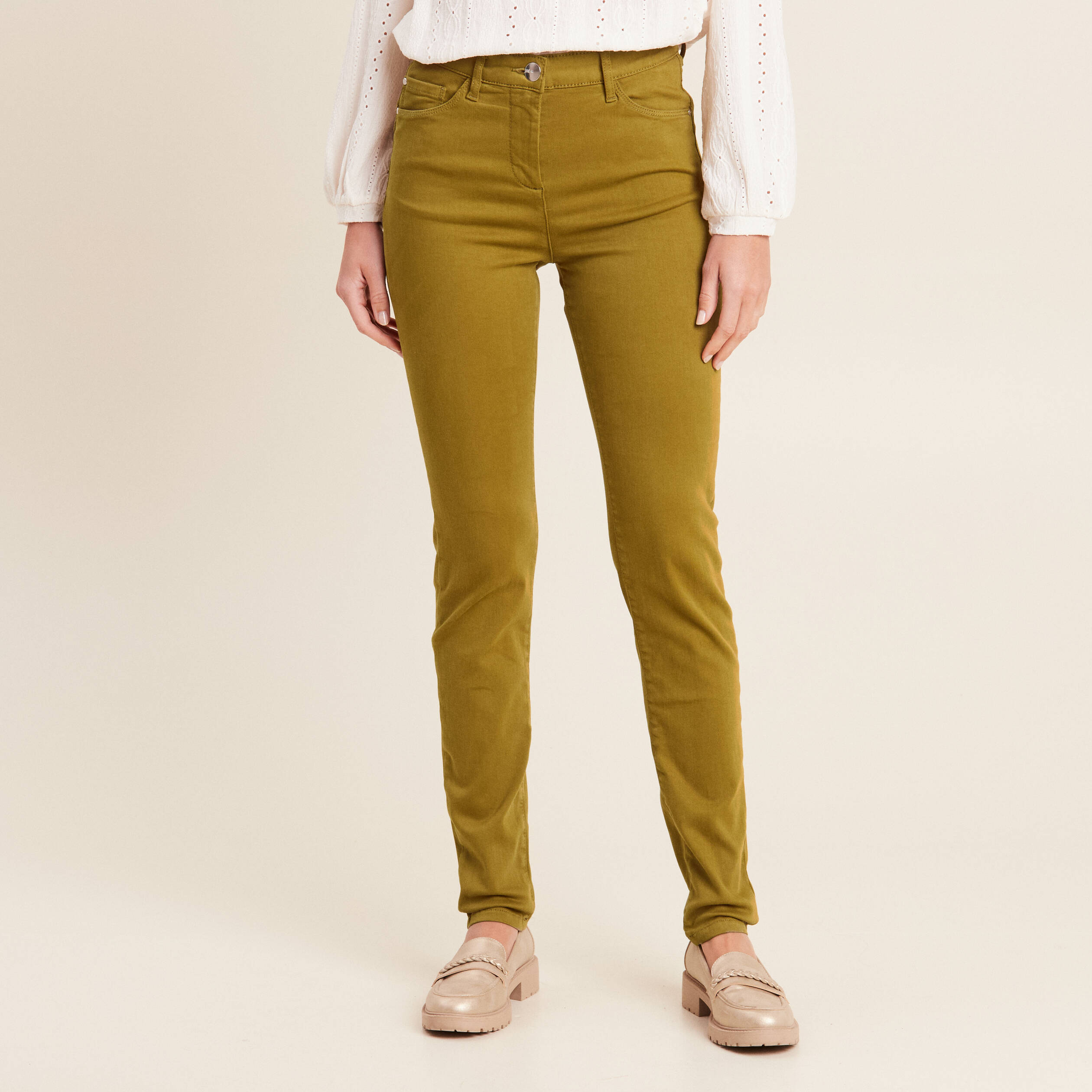 Jean magique ajusté taille standard vert olive femme