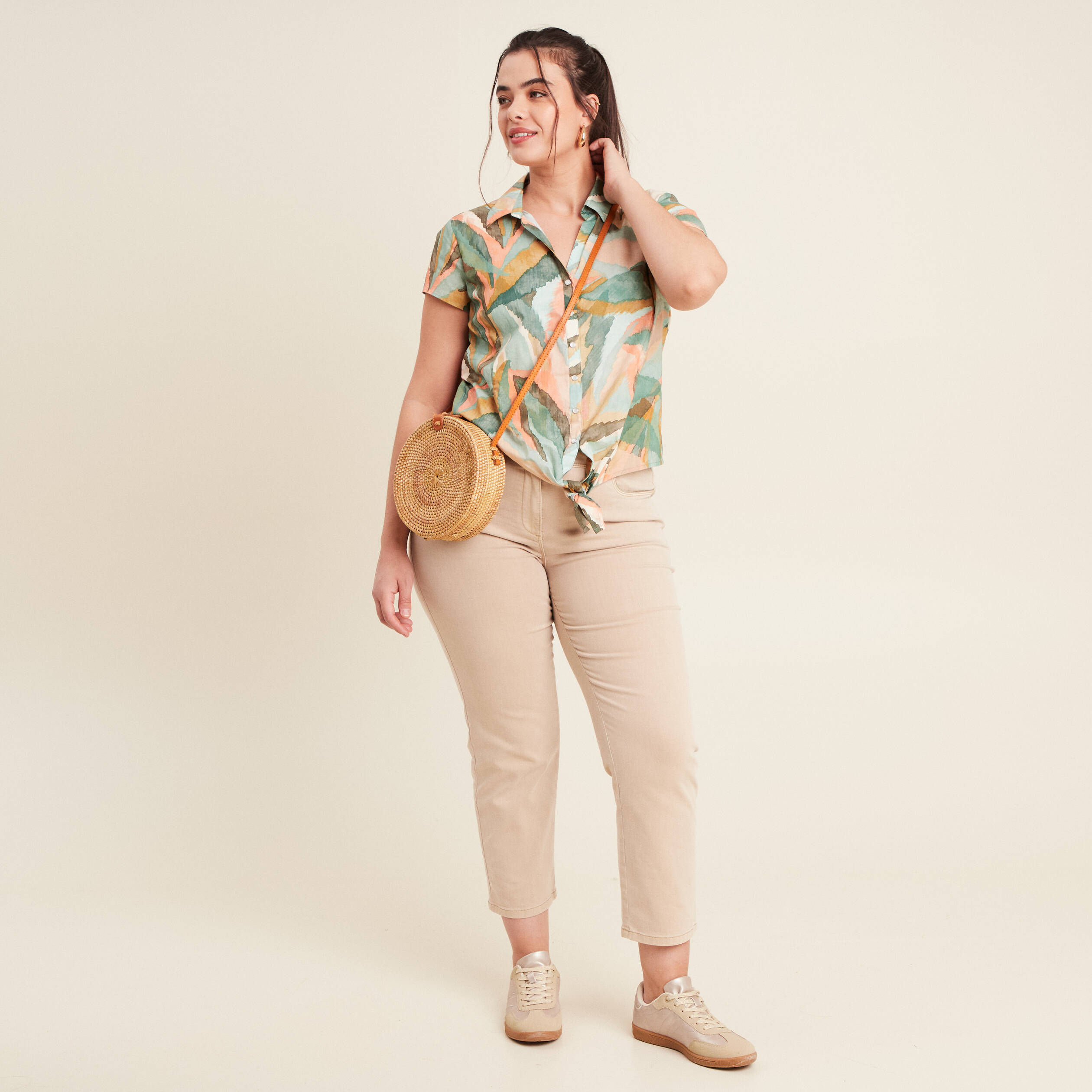 Chemise manches courtes nou&eacute;e multicolore femme