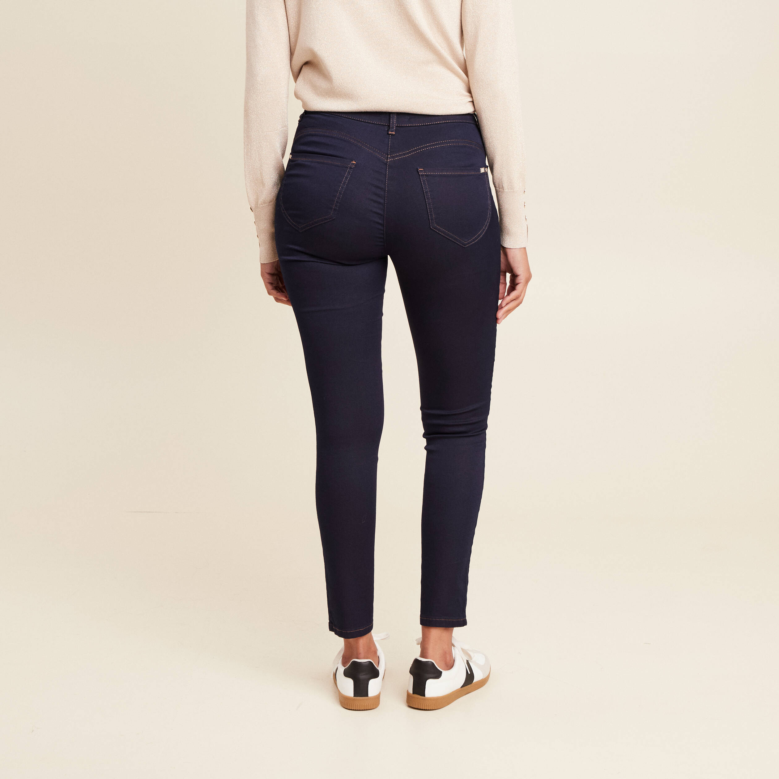 Jean magique Le L&eacute;ger coupe ajust&eacute;e denim brut femme