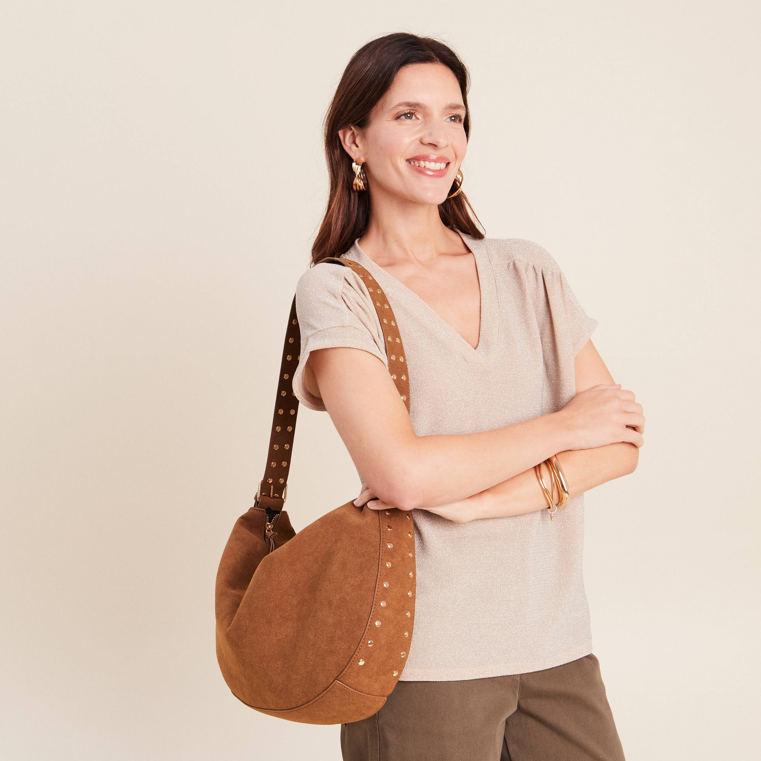 Sac en bandouli&egrave;re aspect daim marron fonc&eacute; femme
