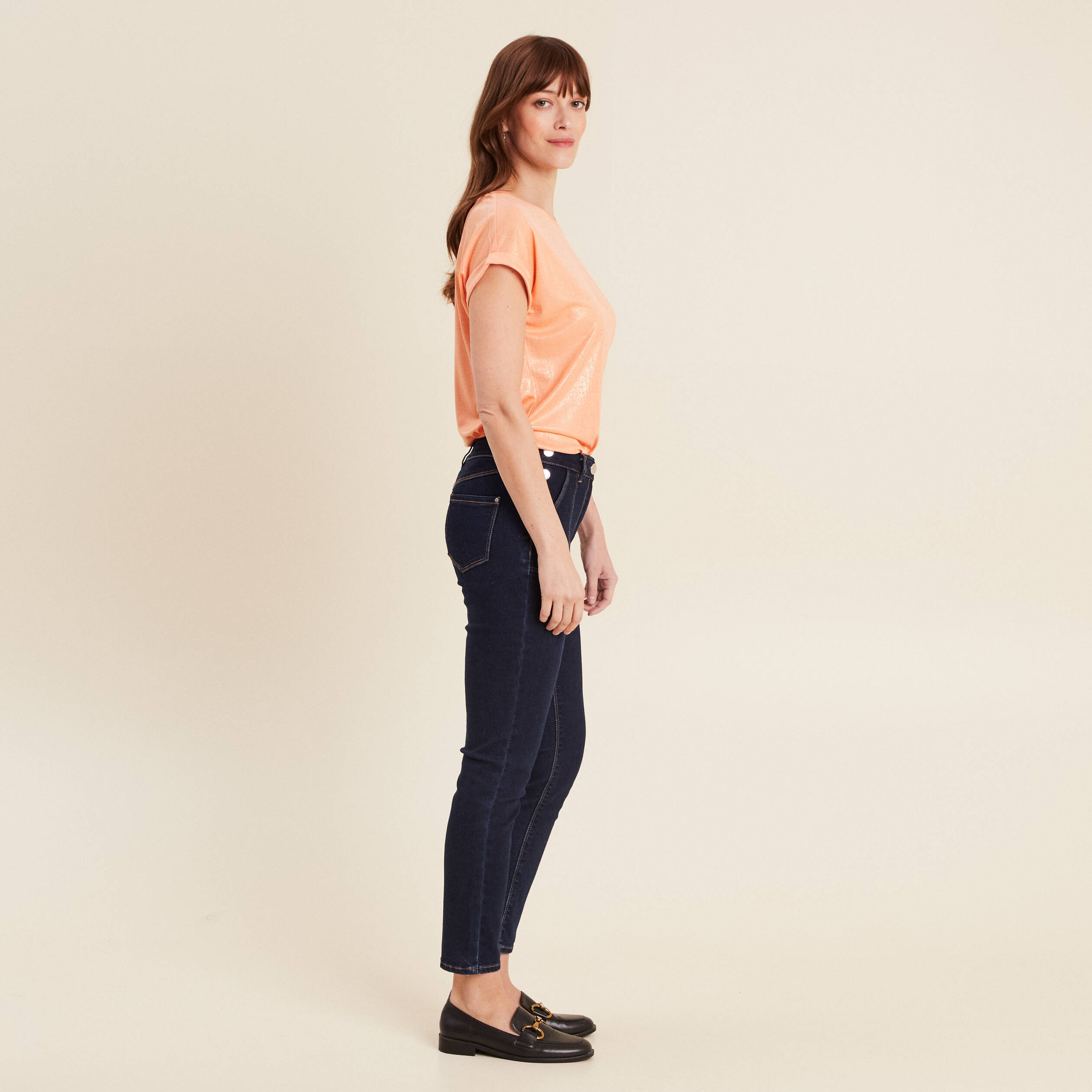 Jean ajusté boutons denim brut femme