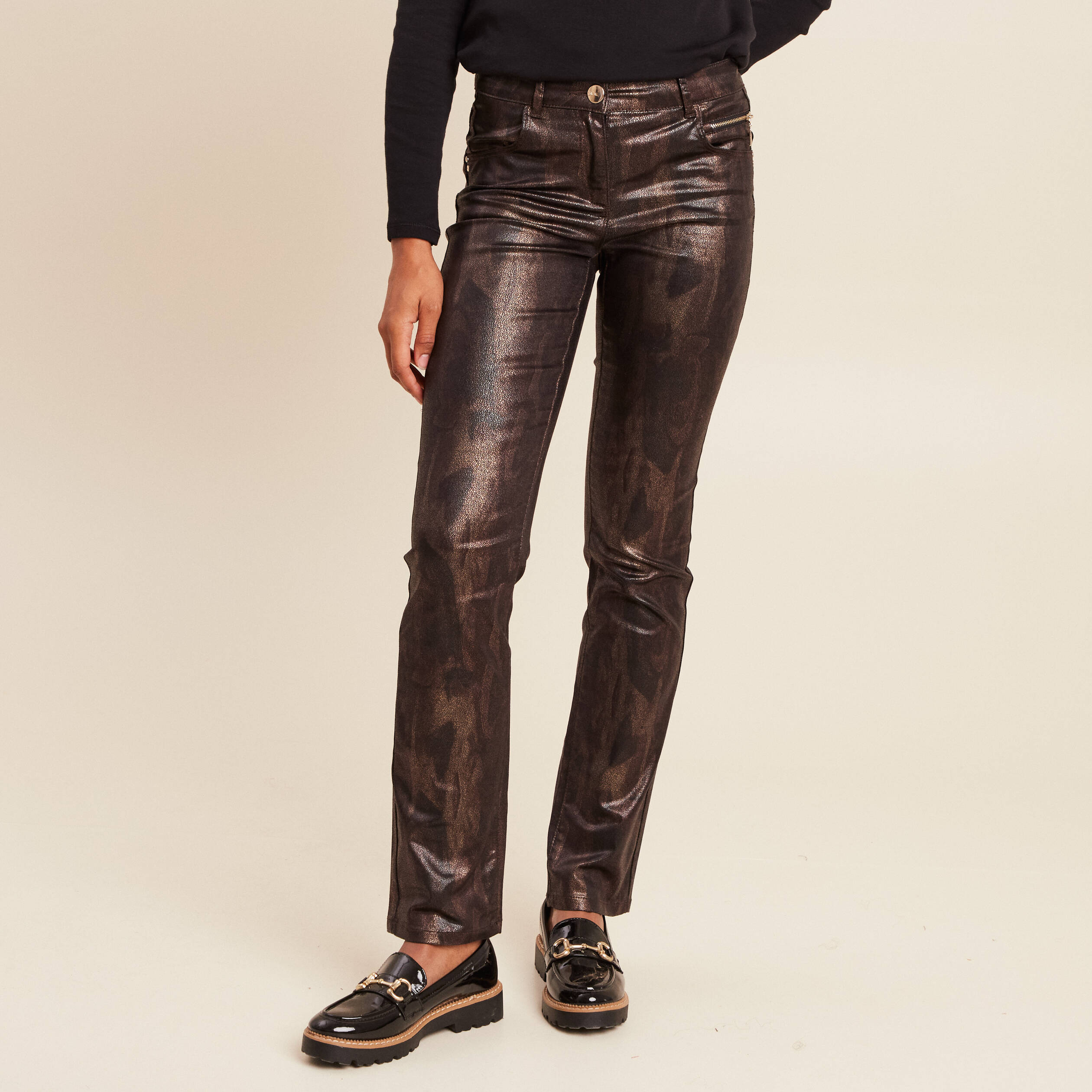 Pantalon taille bascul&eacute;e enduit marron fonc&eacute; femme