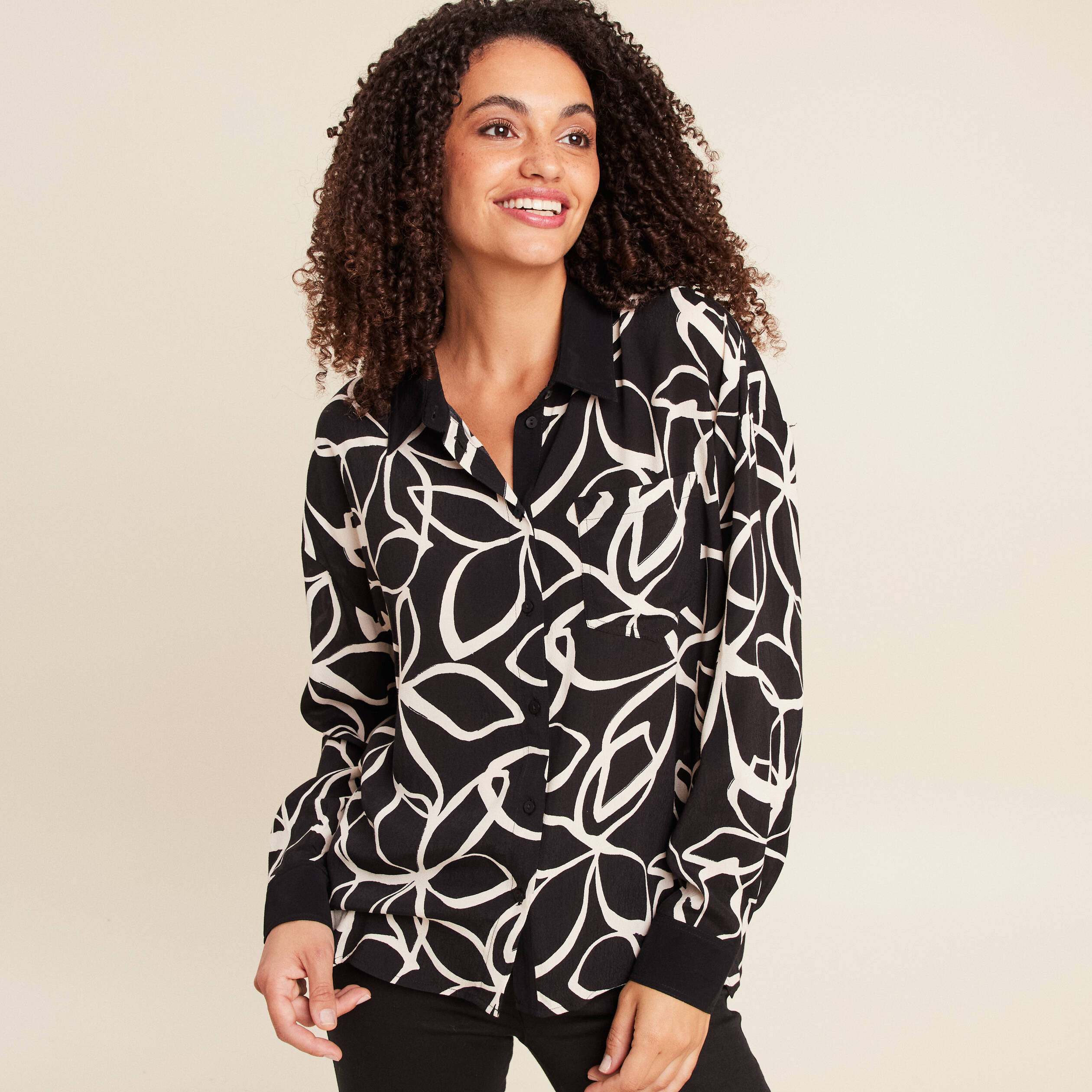 Chemise ample mi-longue manches longues noir femme Bréal