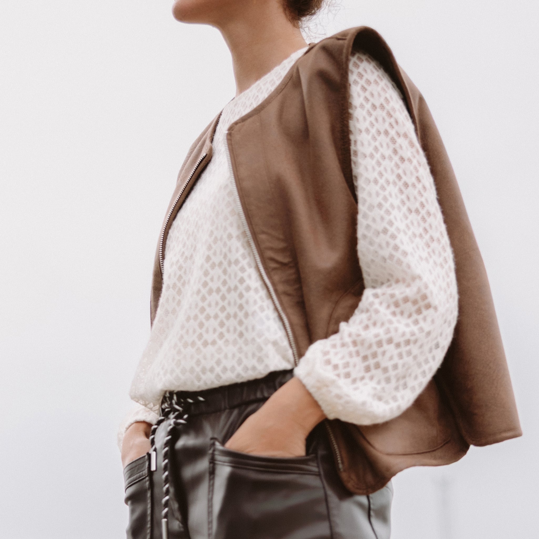 Veste sans manches sans col marron fonc&eacute; marron femme