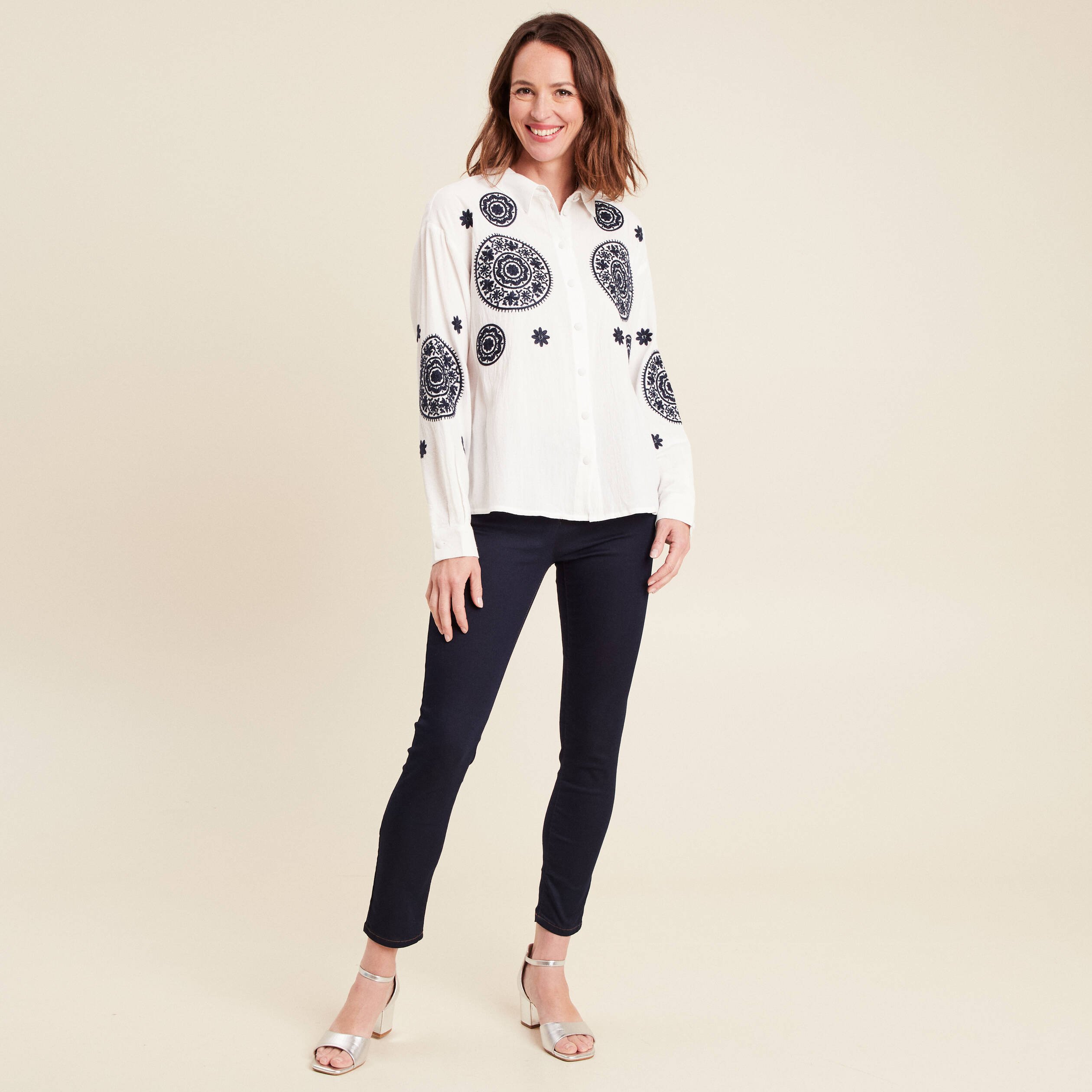chemise en coton brodée manches longues ecru femme