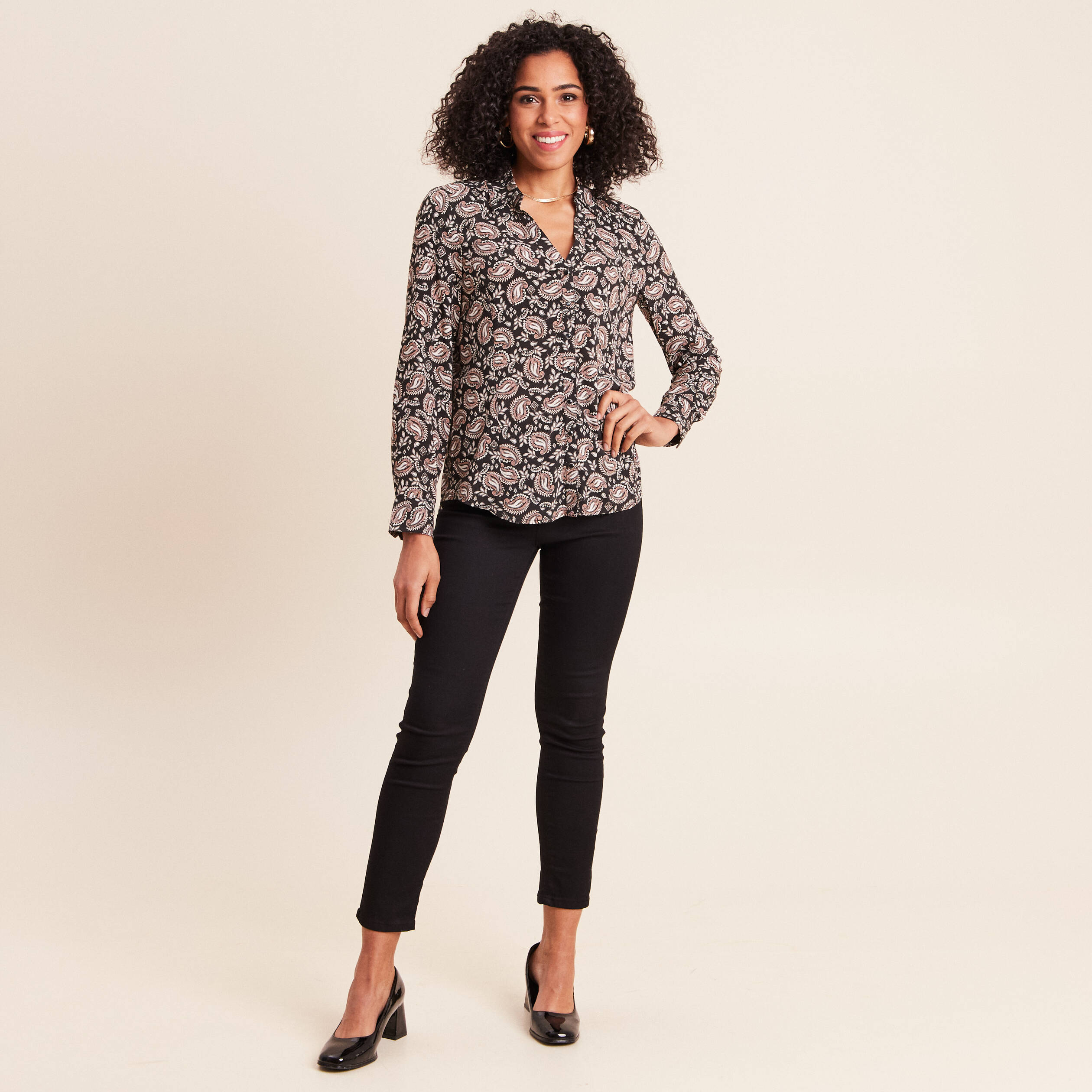 Chemise cintr&eacute;e manches longues fluide noir femme