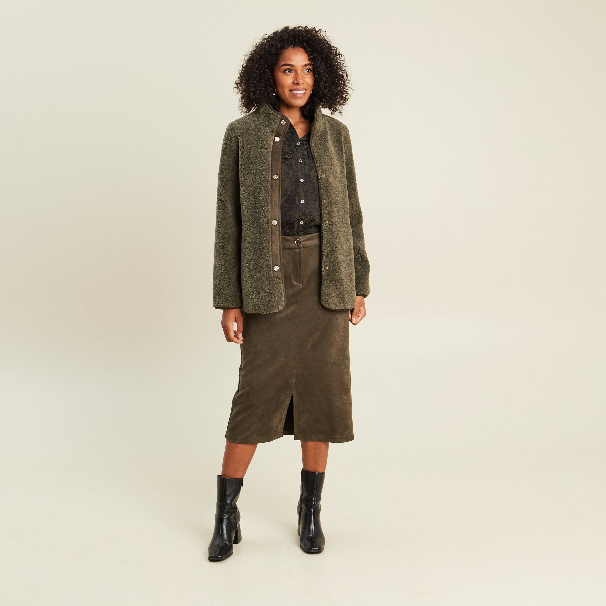 Manteau bouclette doubl&eacute; manches longues vert kaki femme