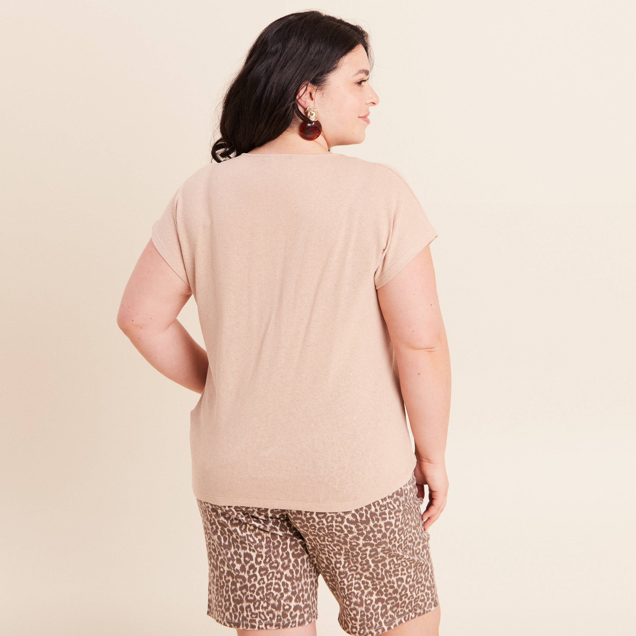 T-shirt col v manches courtes aspect lin sable femme