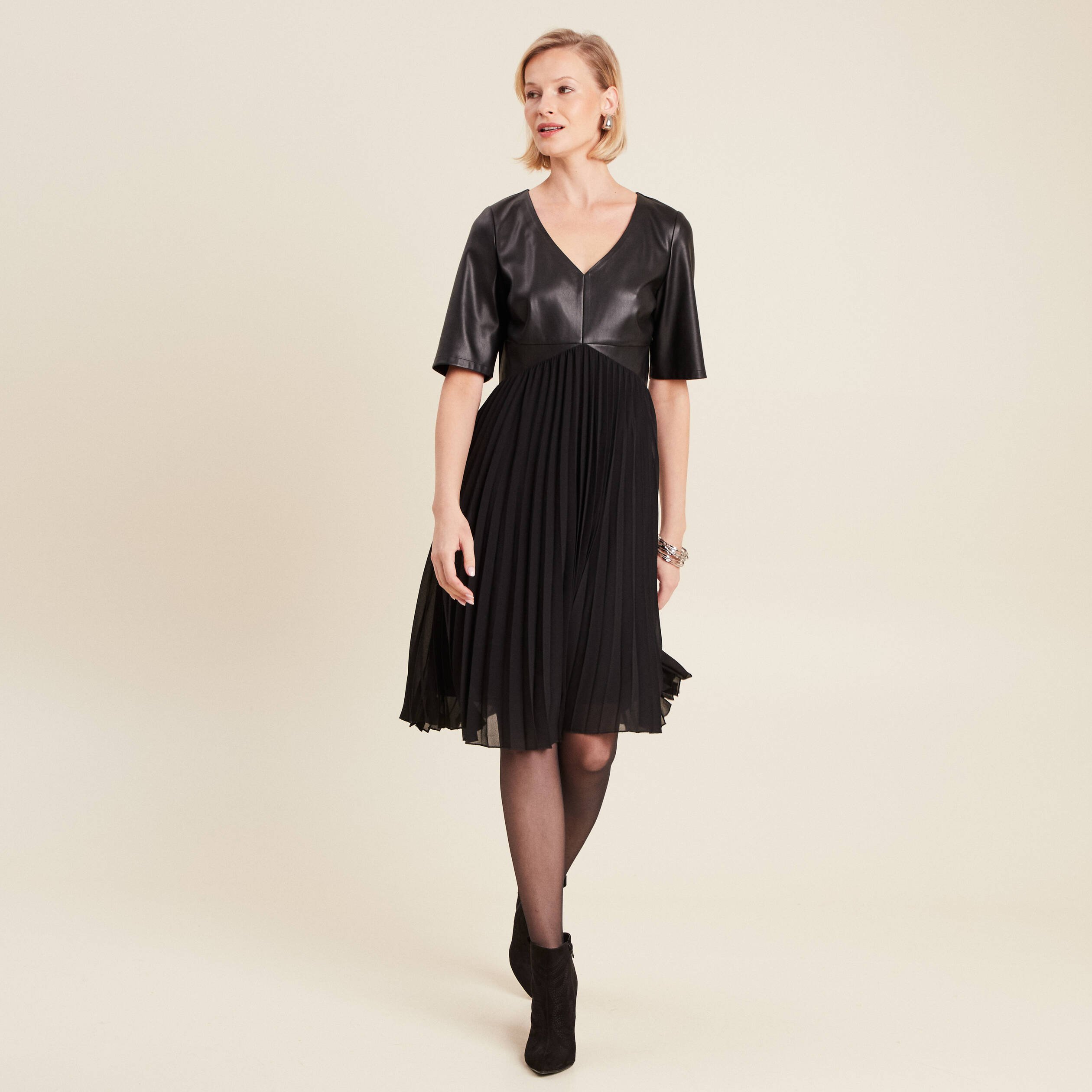 robe evasee plissee noir femme Robe évasée plissée noir femme