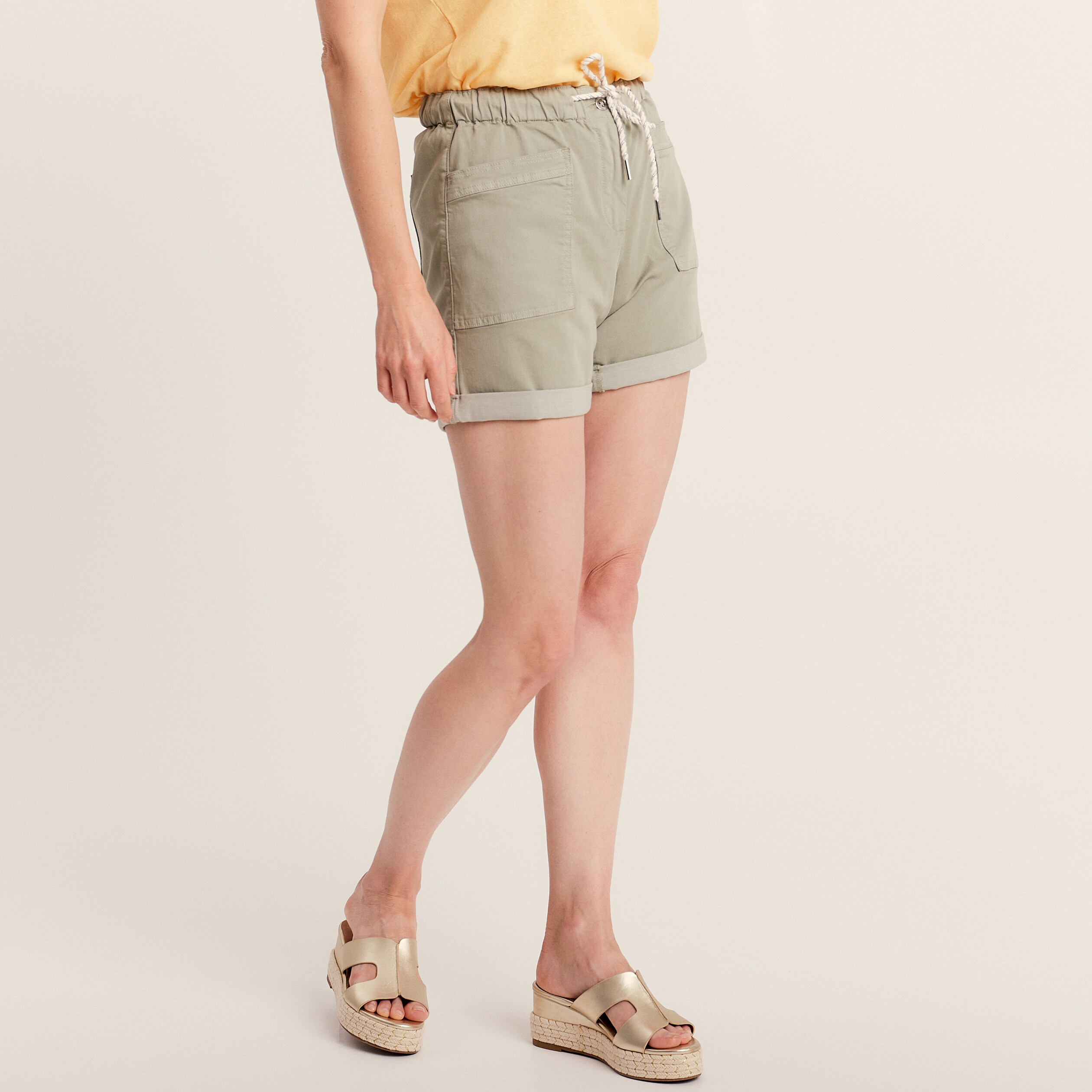 Short droit taille élastiquée vert clair femme