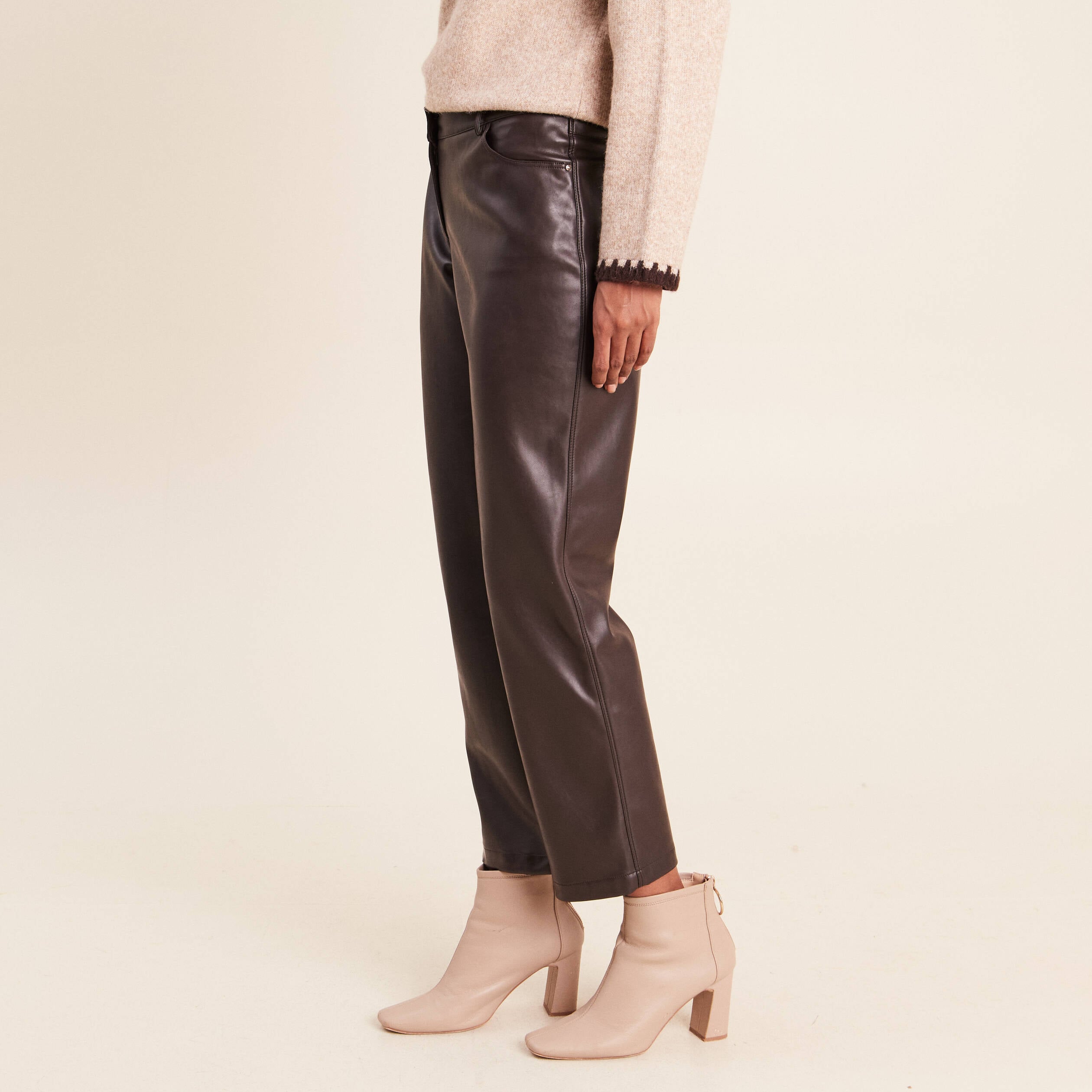 Pantalon droit 7/8&egrave;me taille bascul&eacute;e marron fonc&eacute; femme