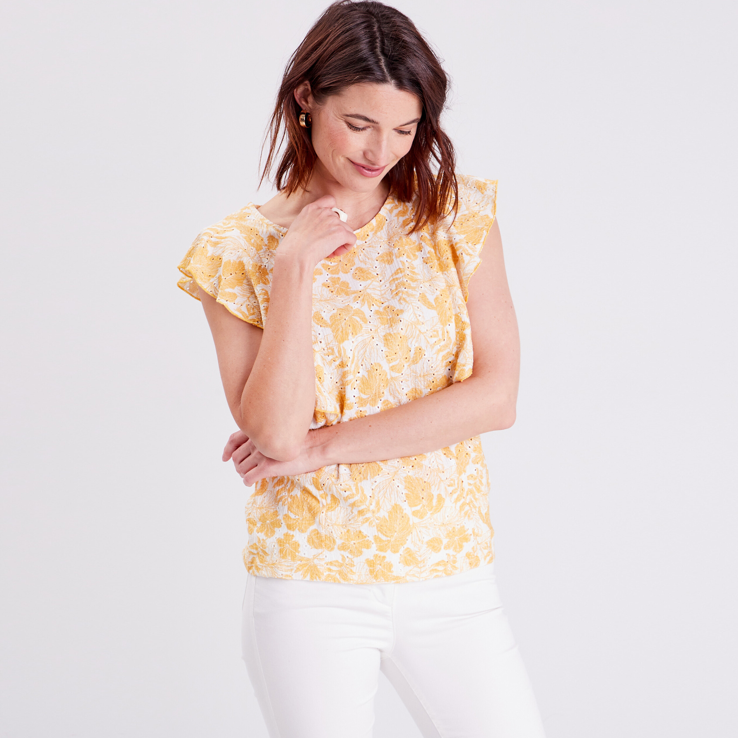 T-shirt manches courtes ajour&eacute; jaune moutarde femme