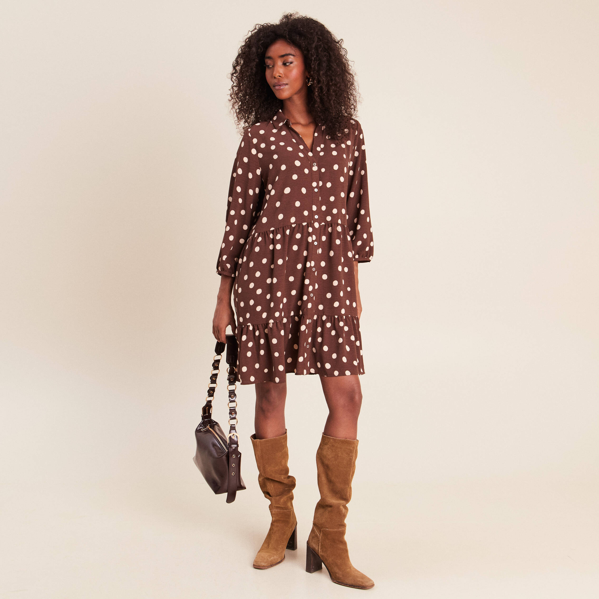 Robe courte &eacute;vas&eacute;e col chemise marron femme