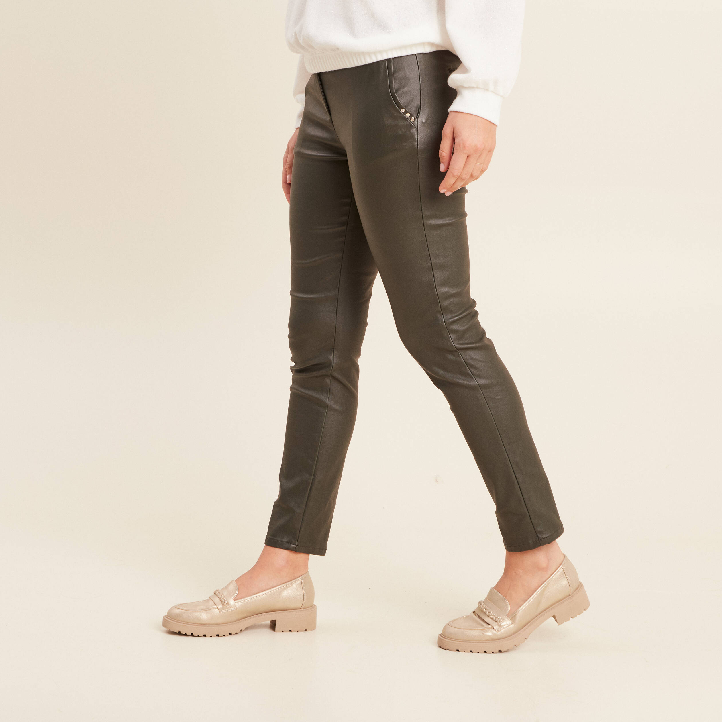 Pantalon ajusté enduit 7/8ème vert kaki femme