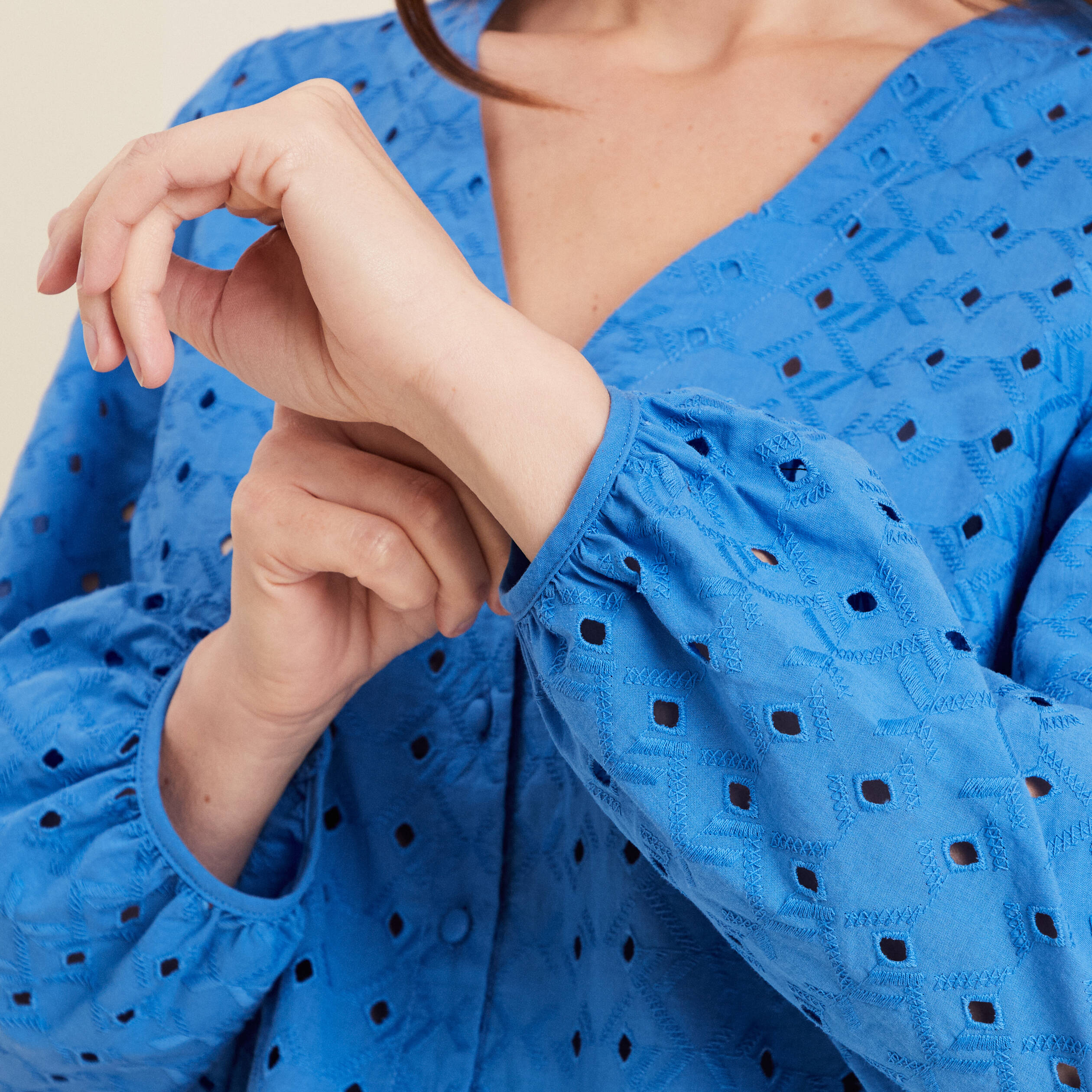 Chemise manches 3/4 brodée bleu femme
